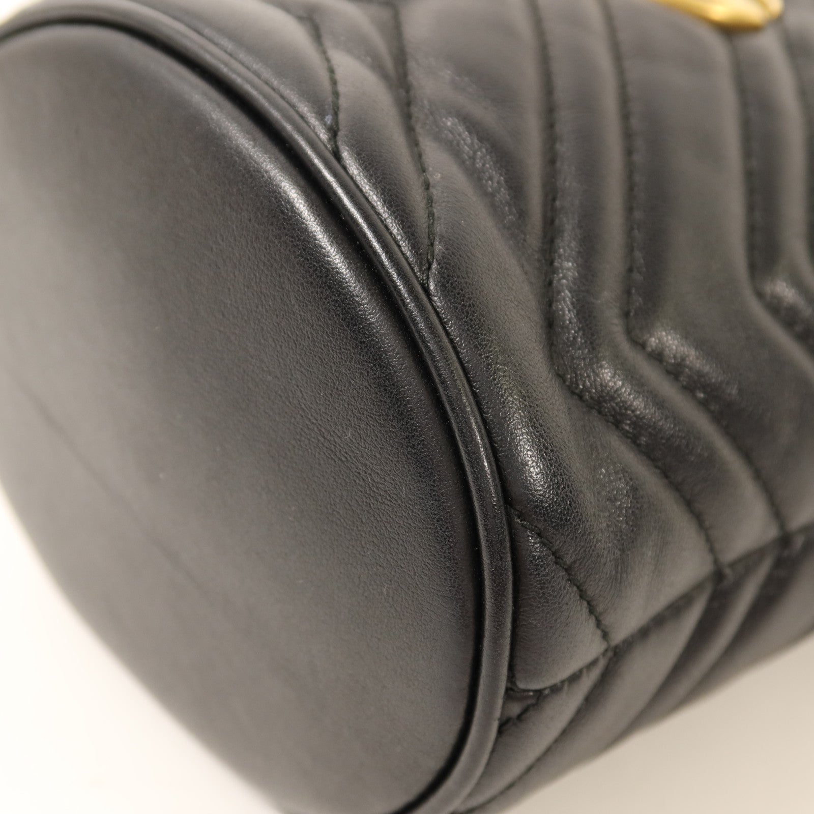GUCCI 【激減優惠】牛皮皮革GG Marmont Bucket金扣鏈帶肩背袋