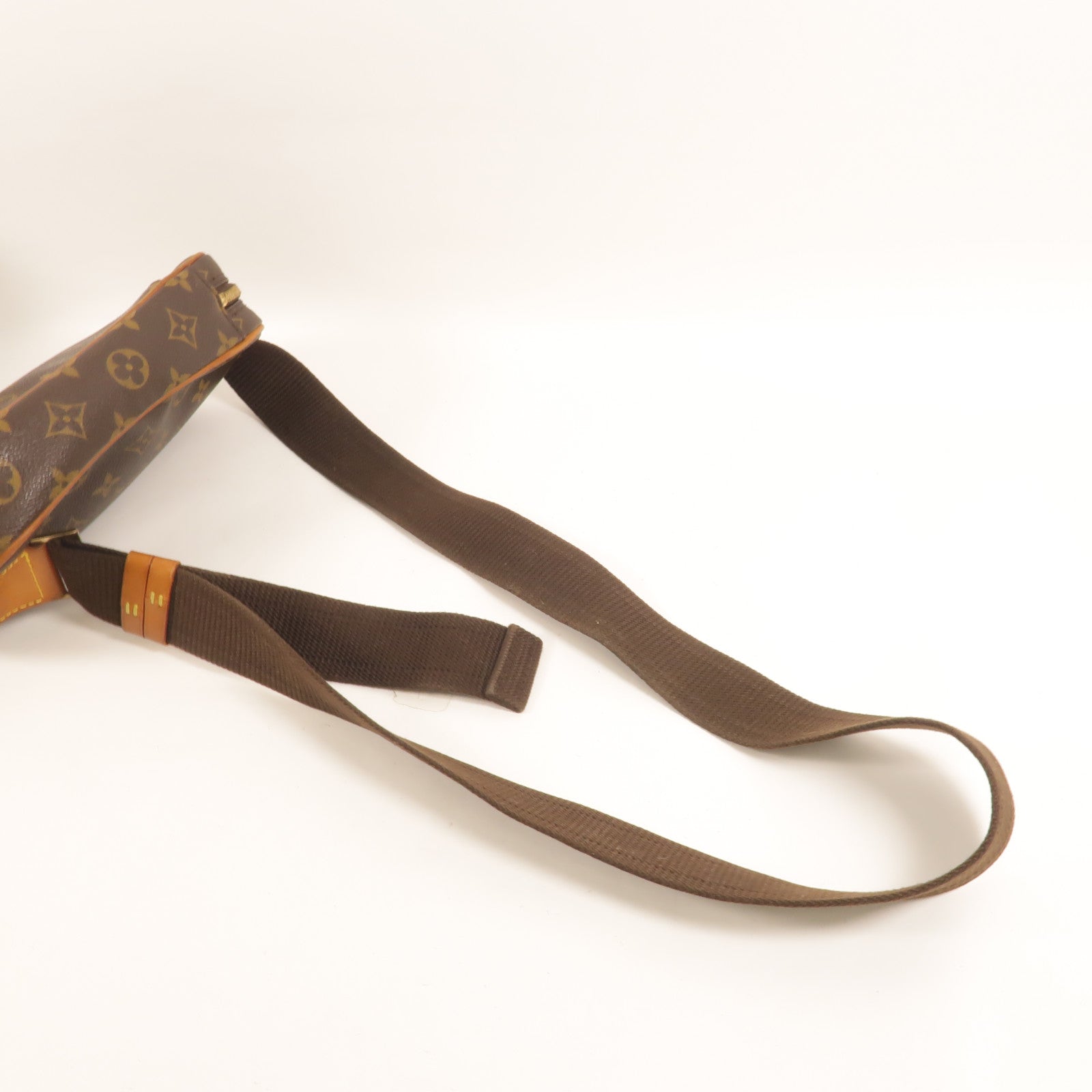LOUIS VUITTON Monogram Pochette Gange金扣肩背袋