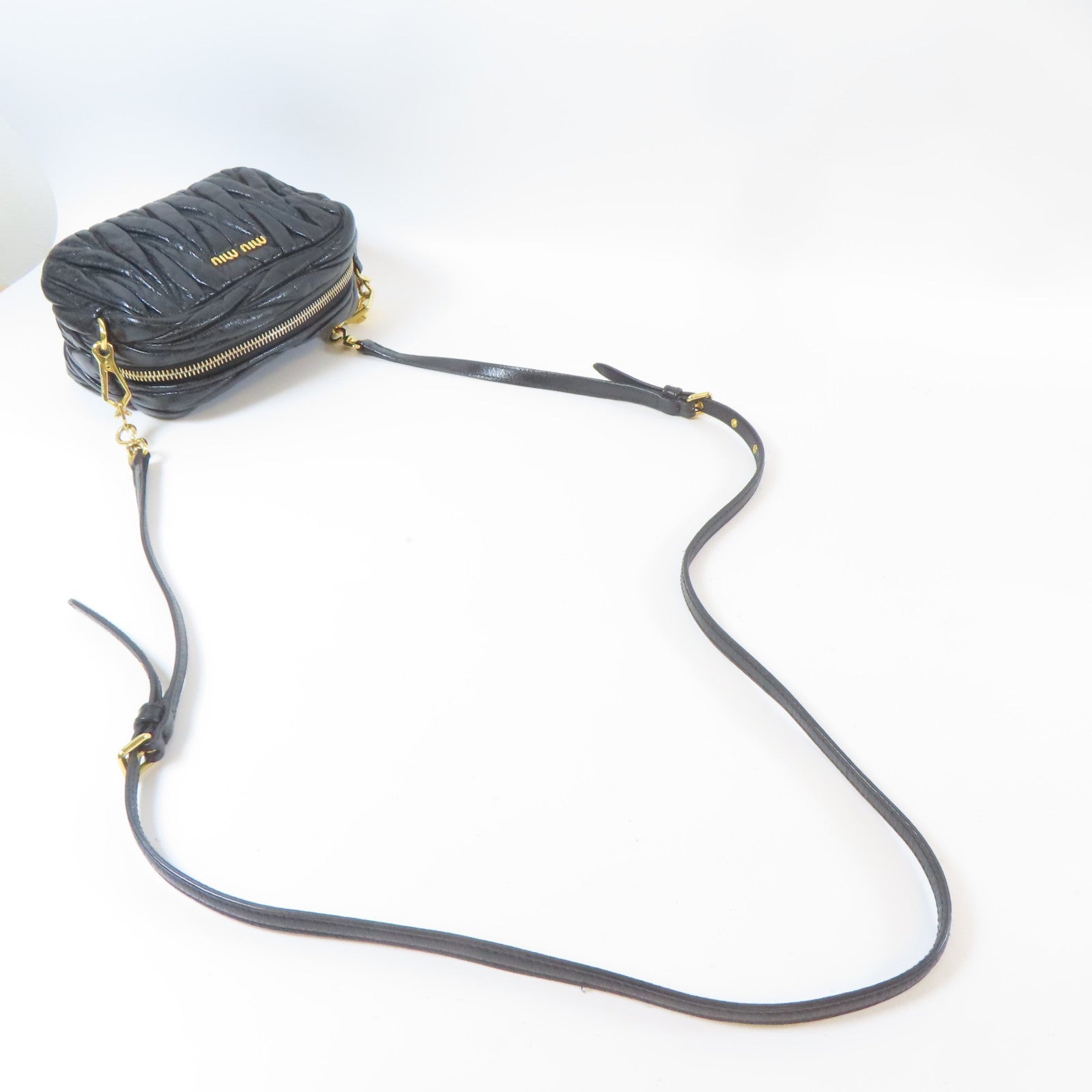 Miu Miu Matelasse皮革Shoulder Bag金扣肩背袋黑色