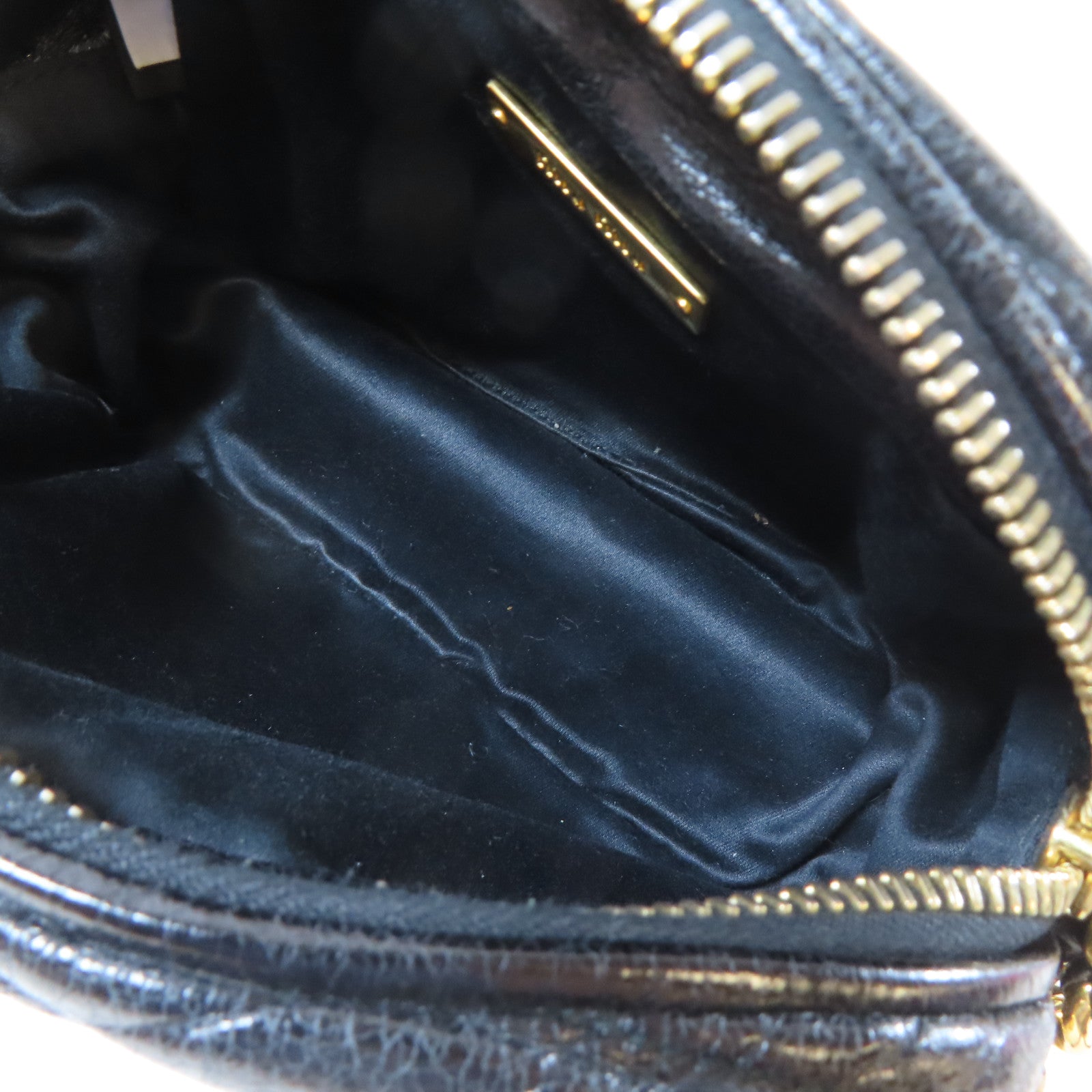 Miu Miu Matelasse皮革Shoulder Bag金扣肩背袋黑色
