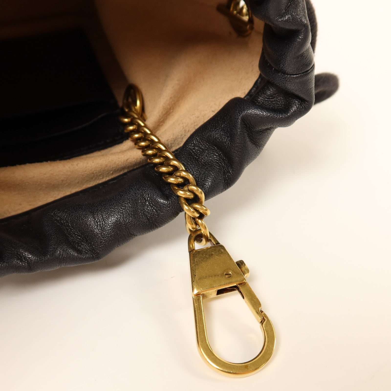 GUCCI 【激減優惠】牛皮皮革GG Marmont Bucket金扣鏈帶肩背袋