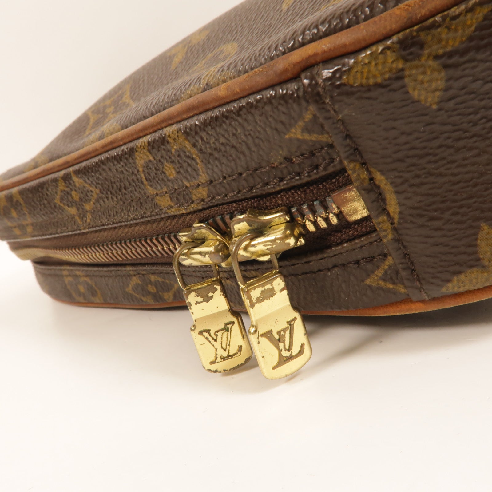 LOUIS VUITTON Monogram Pochette Gange金扣肩背袋