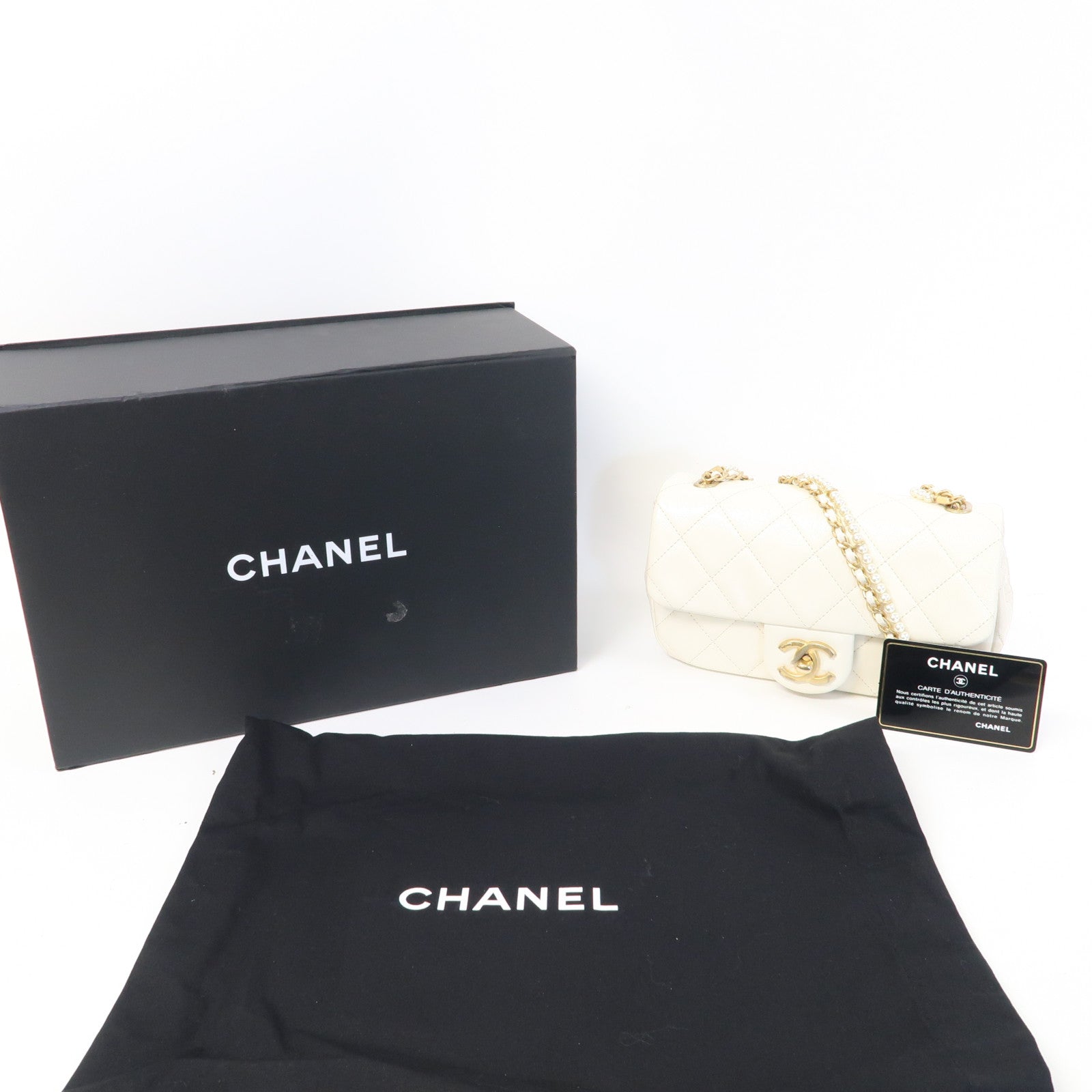 CHANEL 菱格牛皮皮革Mini Crystal Pearls Chain Flap金扣鏈帶肩背袋白色
