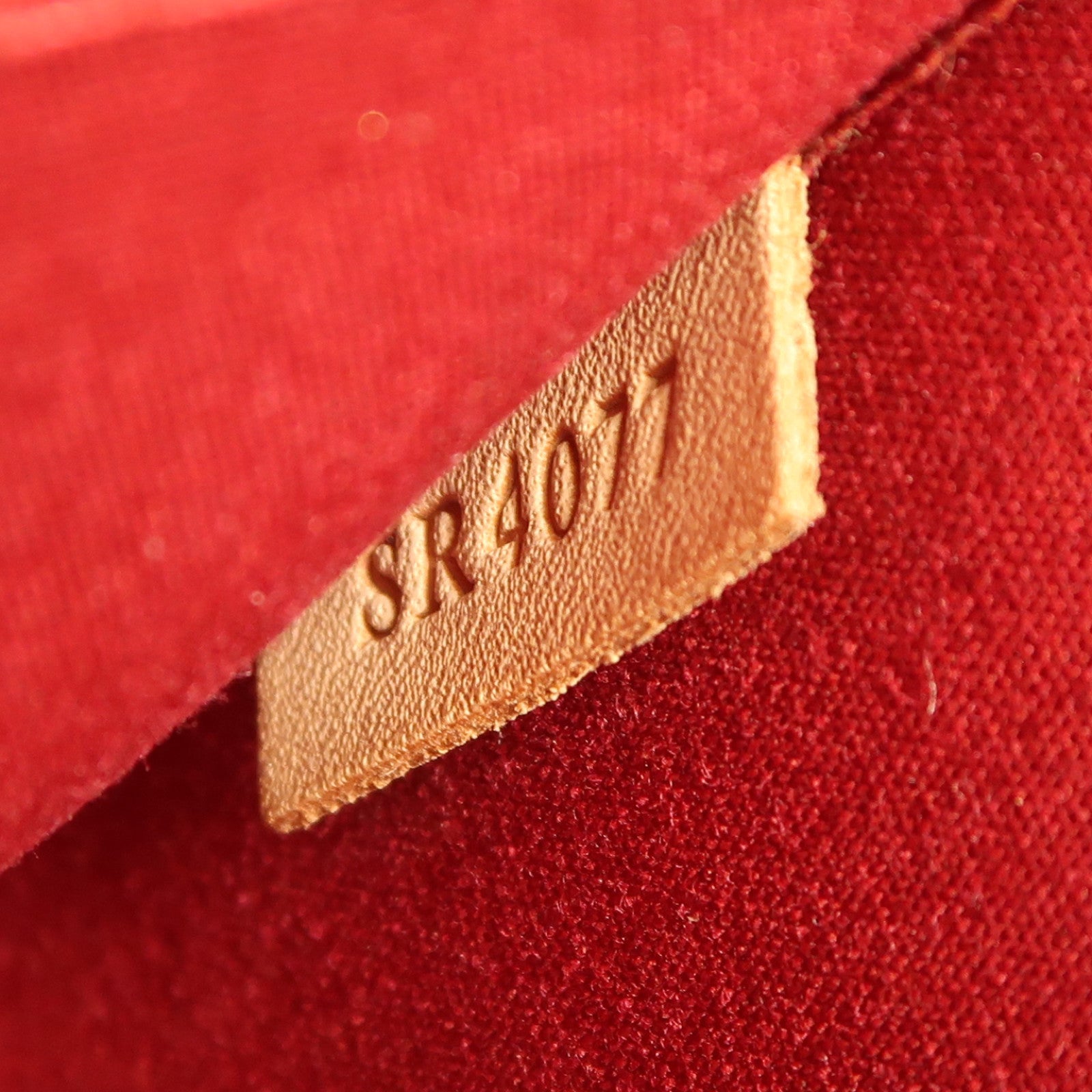 LOUIS VUITTON Vernis Roxbury Drive金扣手挽袋