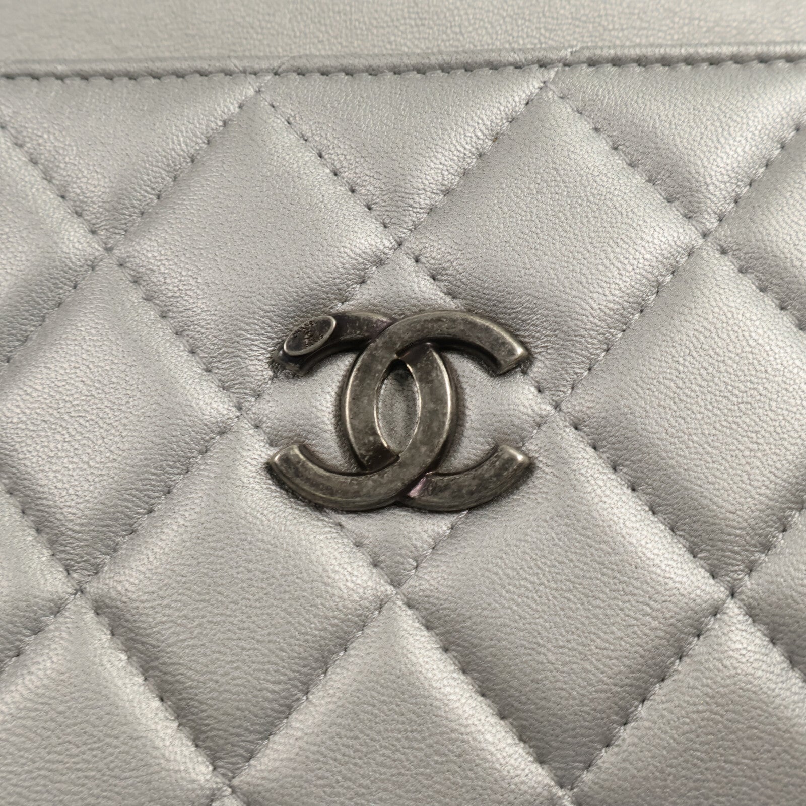 CHANEL 牛皮皮革Multi Pouch Clutch With Chain鏈帶肩背袋