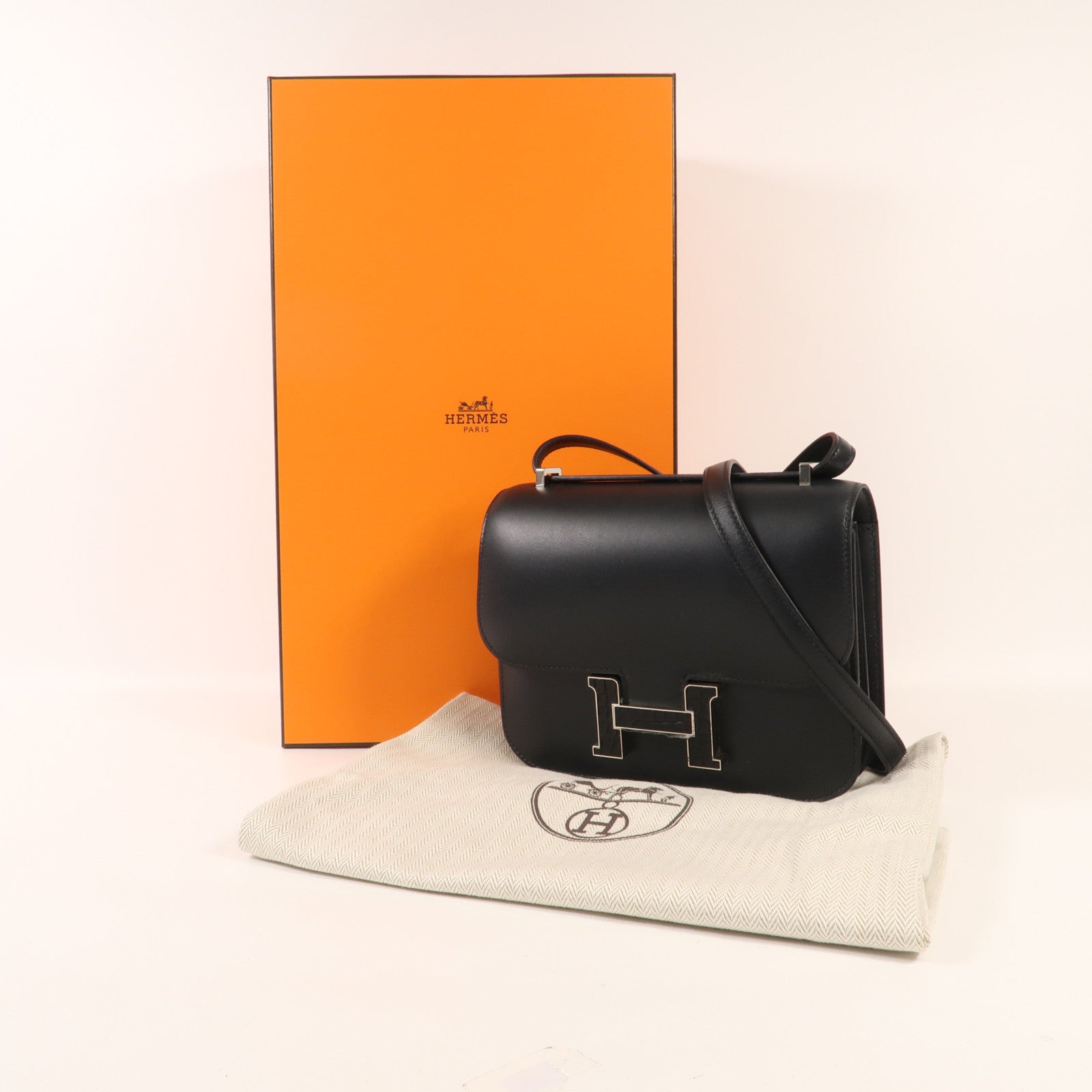 HERMES Monsieur/Crocodile皮革Mini Constance銀扣肩背袋