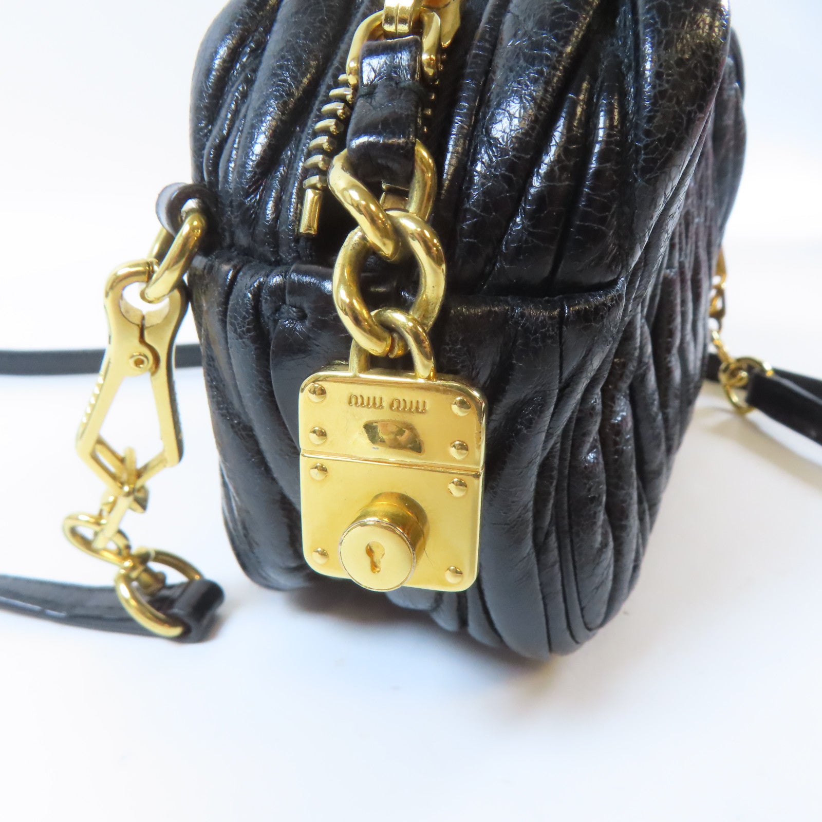 Miu Miu Matelasse皮革Shoulder Bag金扣肩背袋黑色