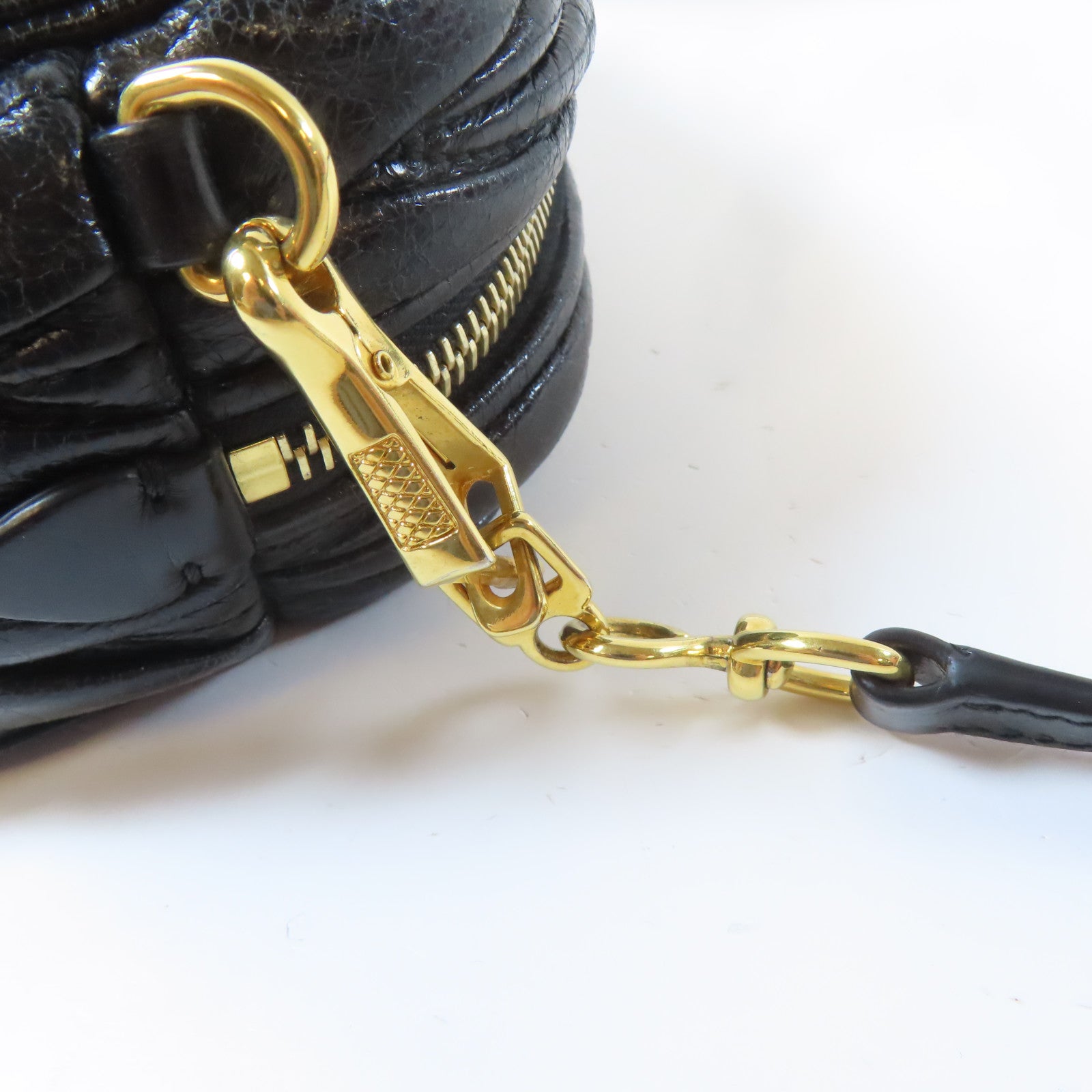 Miu Miu Matelasse皮革Shoulder Bag金扣肩背袋黑色