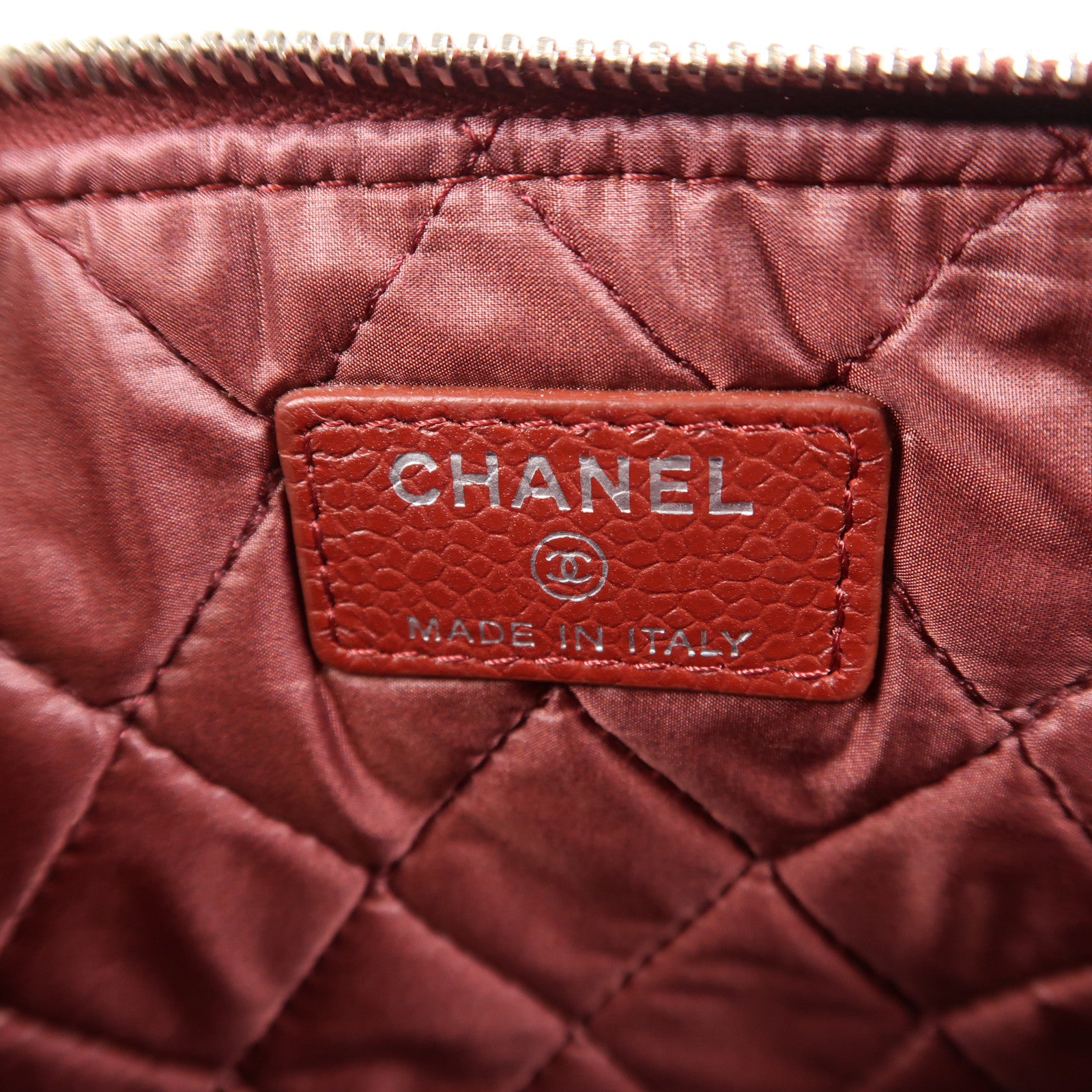 CHANEL 牛皮皮革Pouch銀扣手拿包