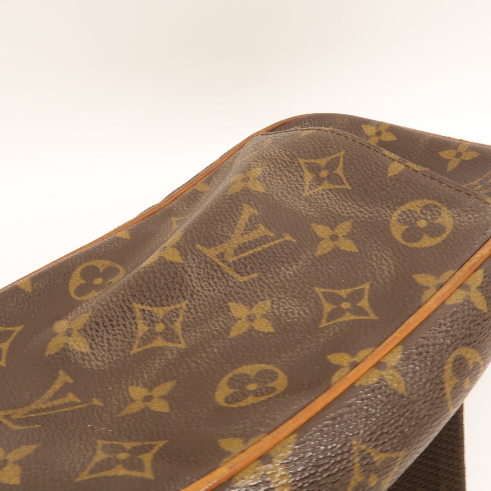 LOUIS VUITTON Monogram Pochette Gange金扣肩背袋