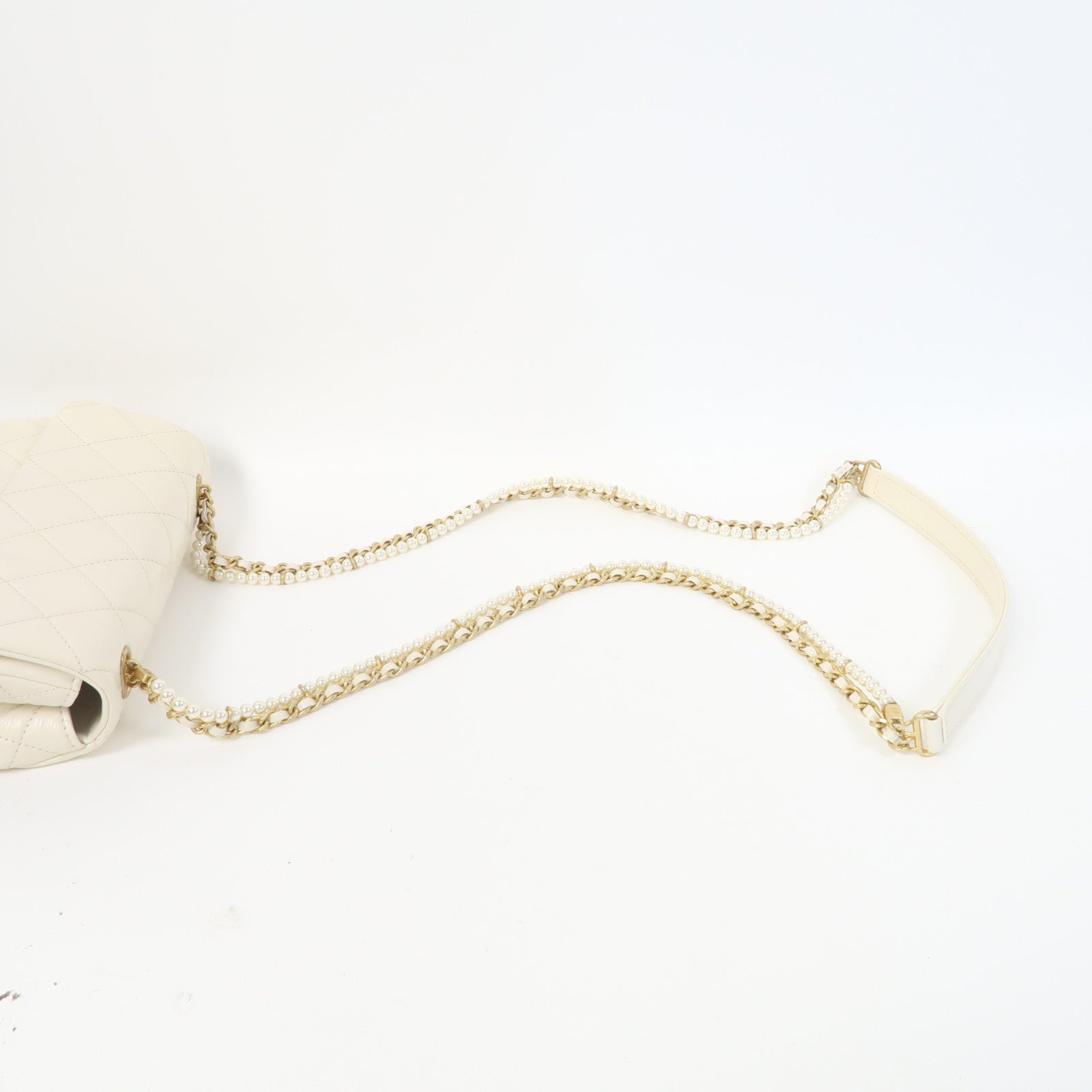 CHANEL 菱格牛皮皮革Mini Crystal Pearls Chain Flap金扣鏈帶肩背袋白色