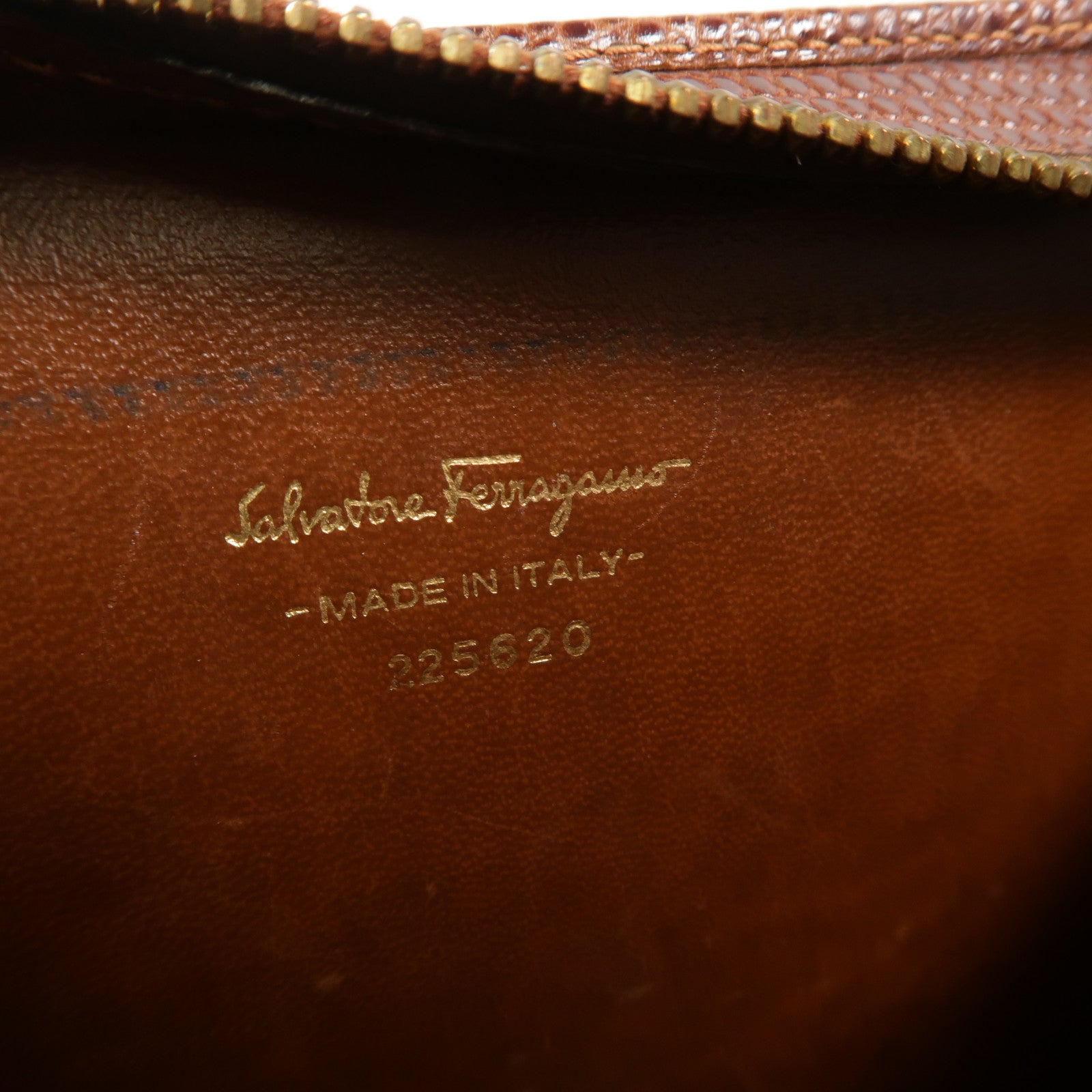Salvatore Ferragamo 牛皮皮革Vera Ribbon Pouch手拿包