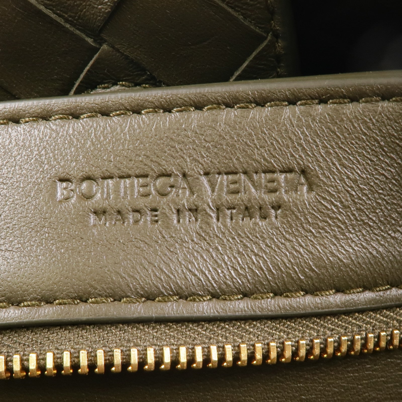 BOTTEGA VENETA 牛皮皮革Andiamo Small金扣手挽肩背兩用袋