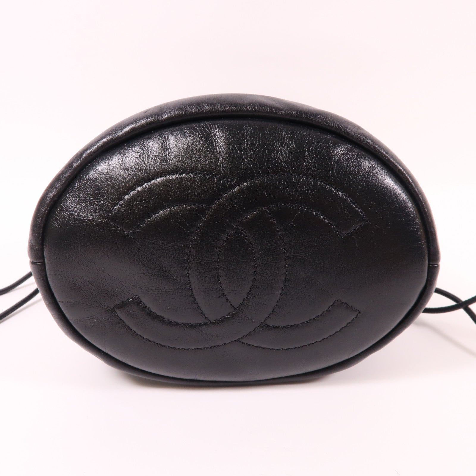 CHANEL 羊皮皮革Bucket Dranstring Bag金扣鏈帶肩背袋