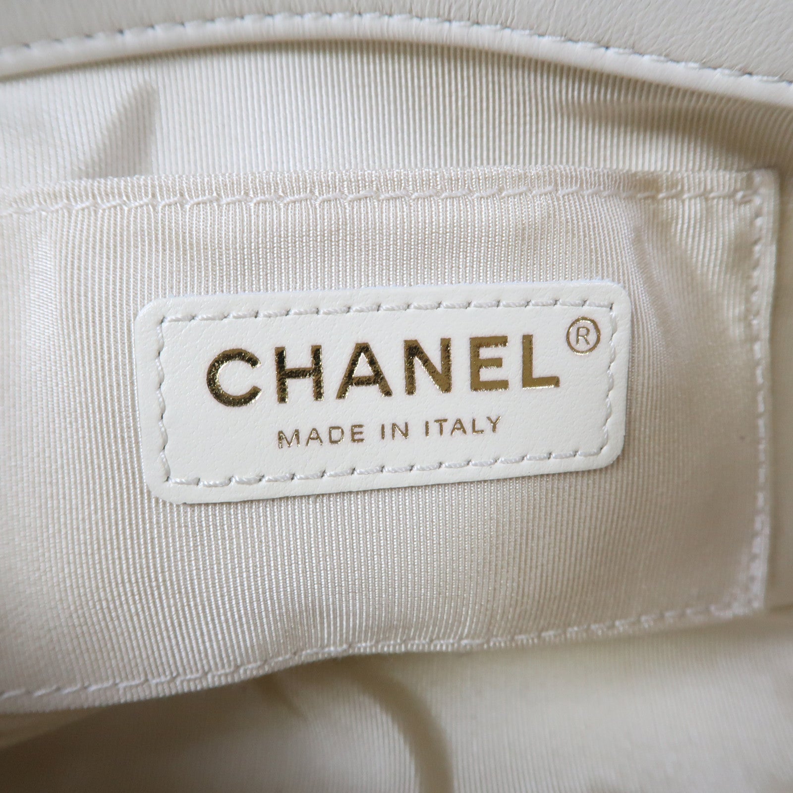 CHANEL 菱格牛皮皮革Mini Crystal Pearls Chain Flap金扣鏈帶肩背袋白色