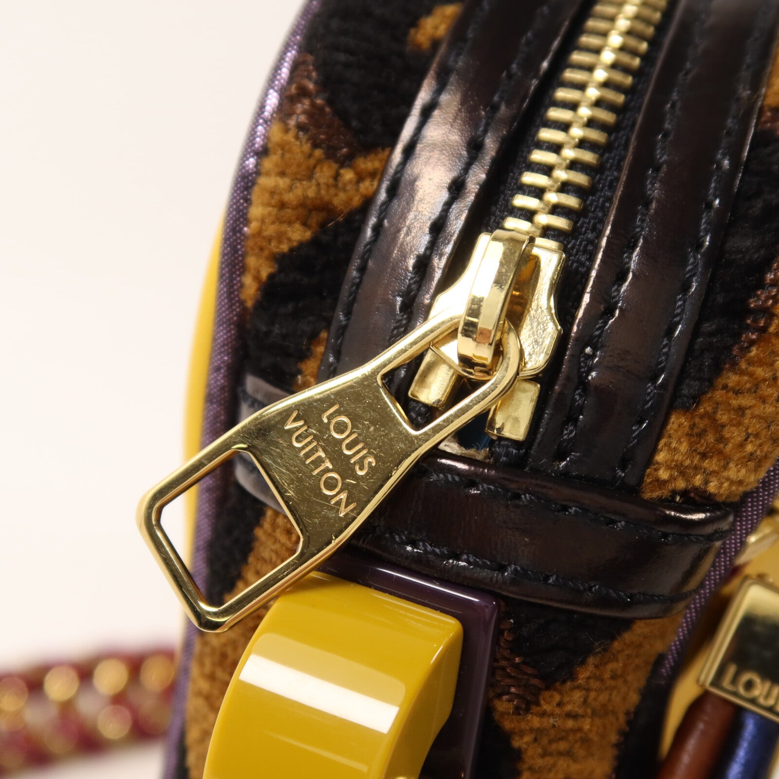 LOUIS VUITTON 牛皮皮革/Chenille Savane Flight鏈帶肩背袋