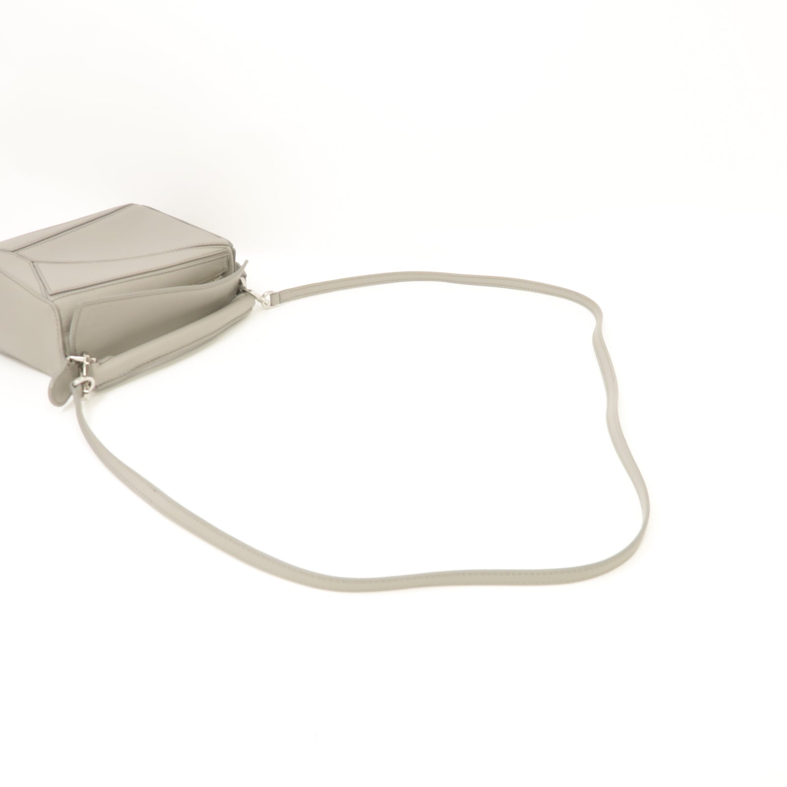 LOEWE 牛皮皮革Mini Puzzle銀扣手挽肩背兩用袋灰色