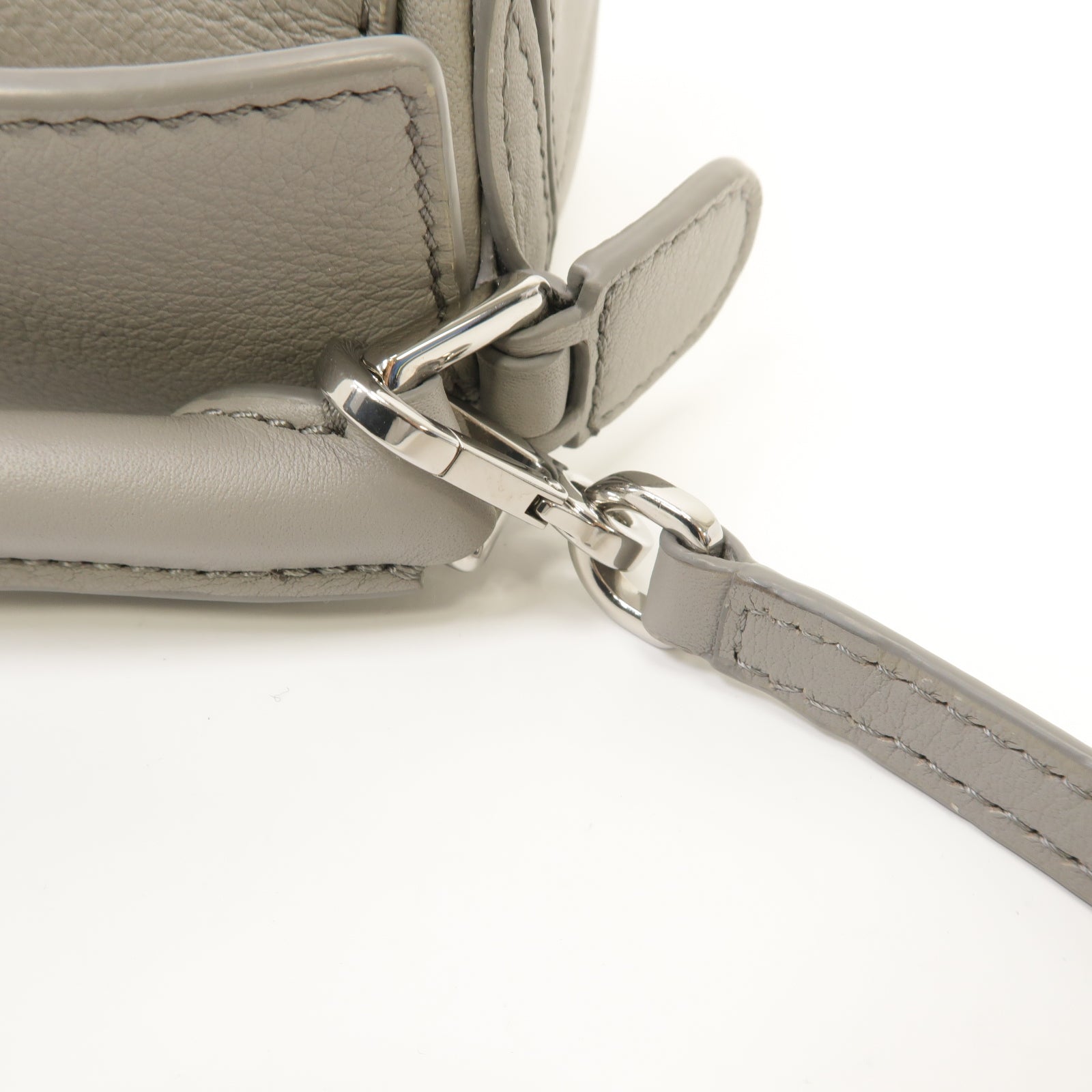 LOEWE 牛皮皮革Mini Puzzle銀扣手挽肩背兩用袋灰色