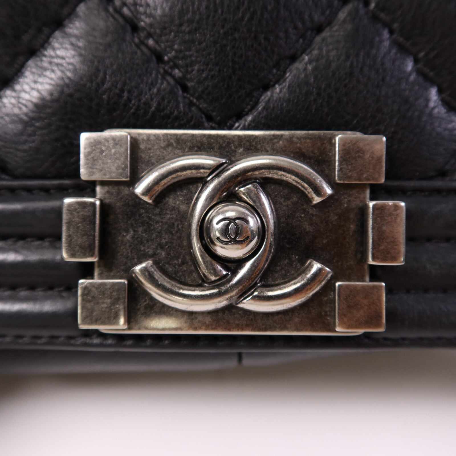 CHANEL 【激減優惠】牛皮皮革Boy25銀扣肩背袋