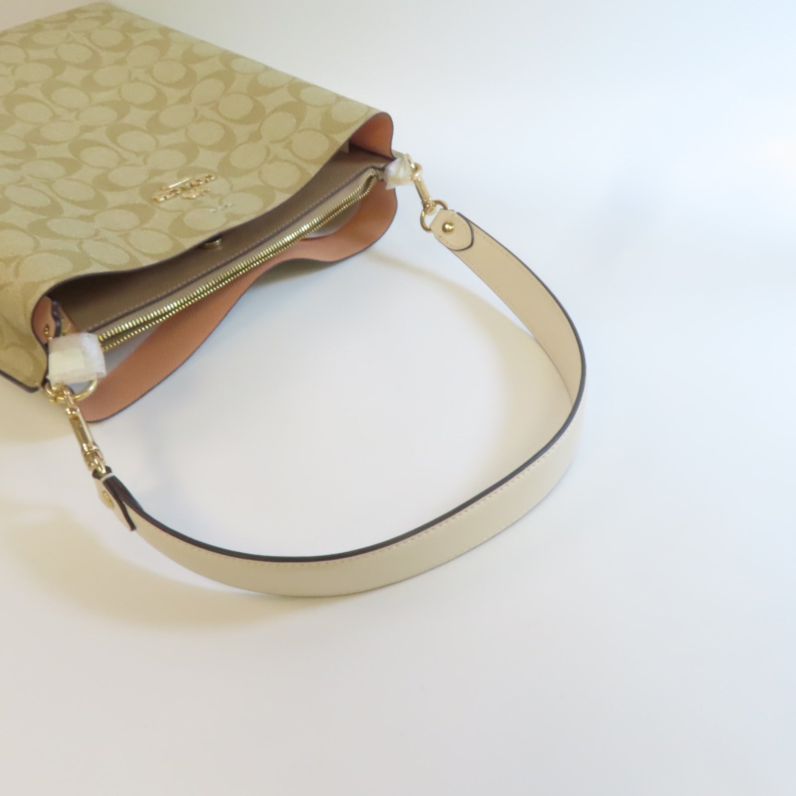 COACH 【激減優惠】塗層帆布Town Bucket Small金扣手挽肩背兩用袋米色/淺啡色