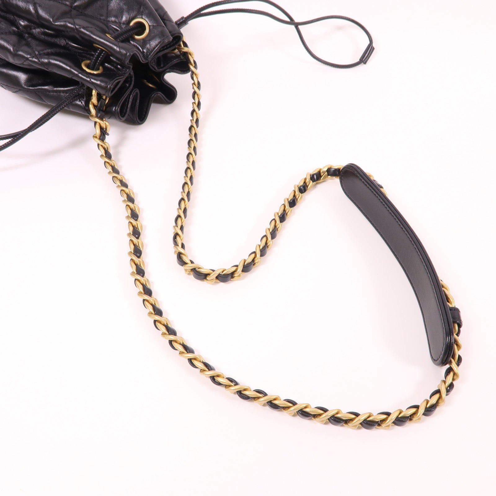 CHANEL 羊皮皮革Bucket Dranstring Bag金扣鏈帶肩背袋