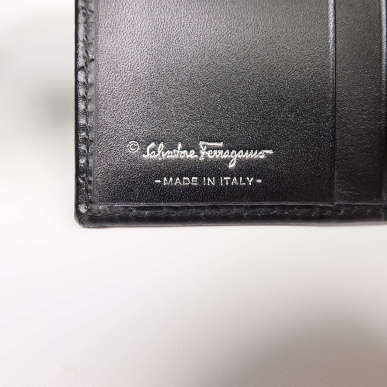 Salvatore Ferragamo 【激減優惠】牛皮皮革Fold Wallet銀扣錢包