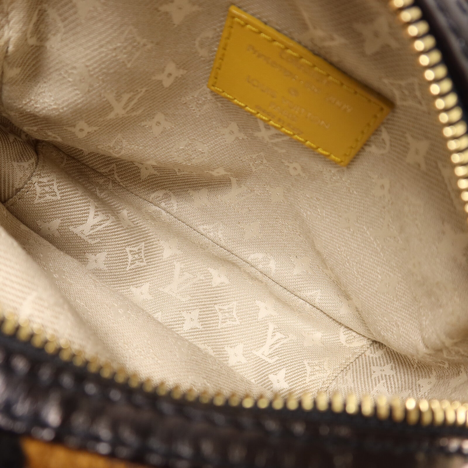 LOUIS VUITTON 牛皮皮革/Chenille Savane Flight鏈帶肩背袋