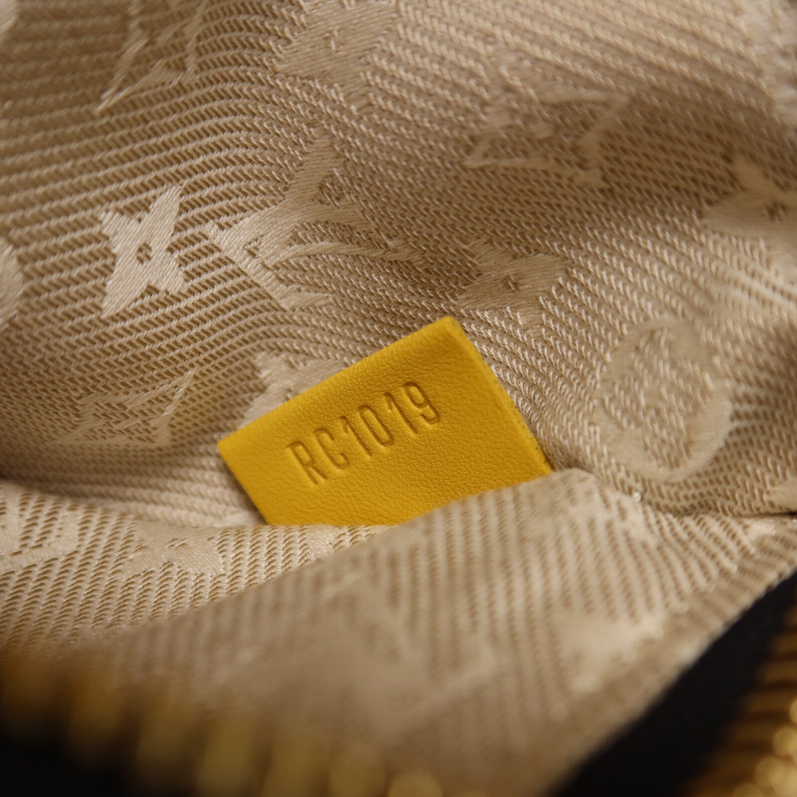 LOUIS VUITTON 牛皮皮革/Chenille Savane Flight鏈帶肩背袋