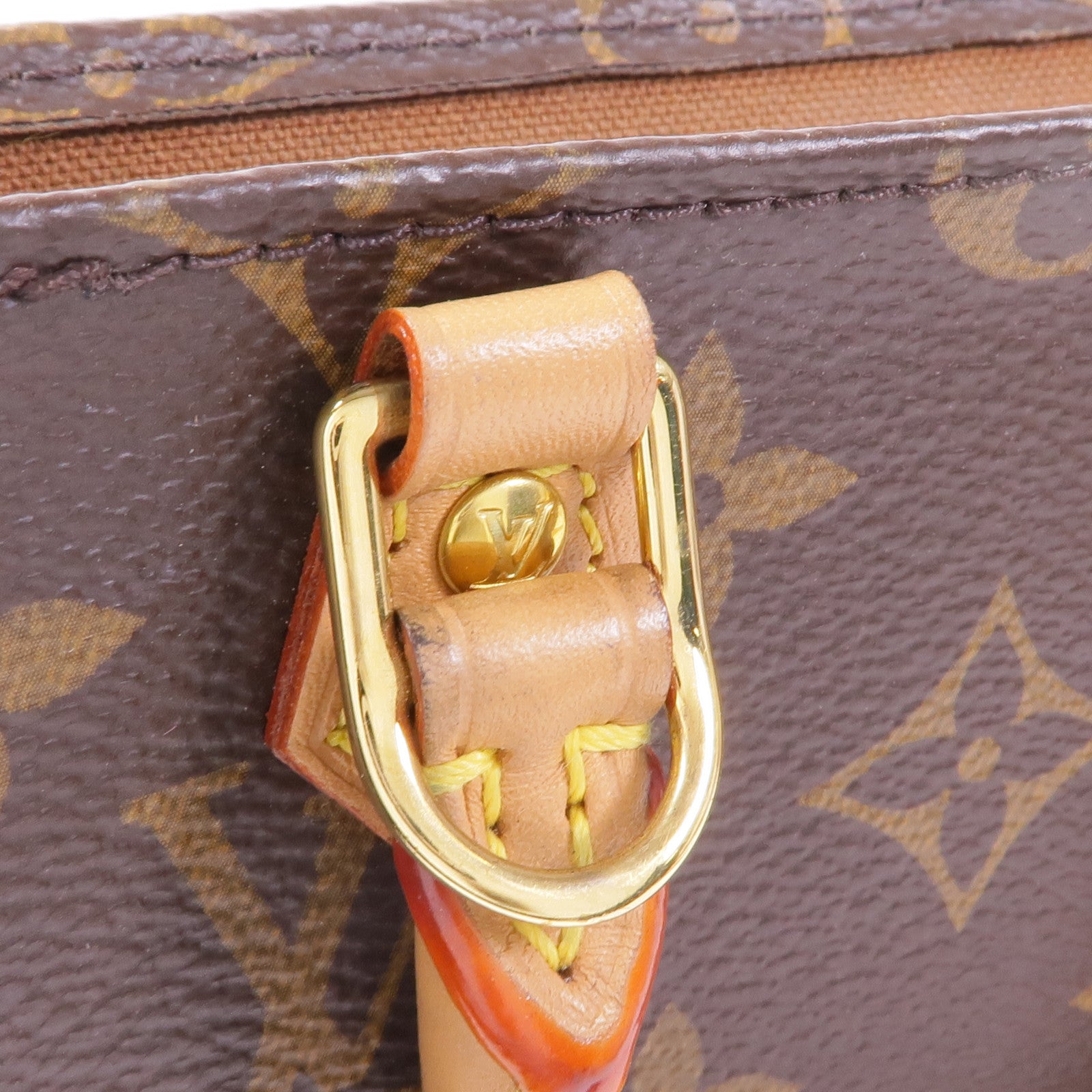 LOUIS VUITTON Monogram Petit Sac Plat金扣手挽肩背兩用袋Monogram Petit Sac Plat金扣手挽肩背兩用袋