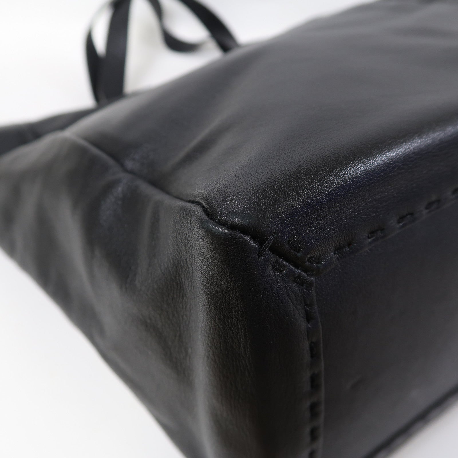 ANYA HINDMARCH 牛皮皮革Hand Bag金扣手挽袋黑色
