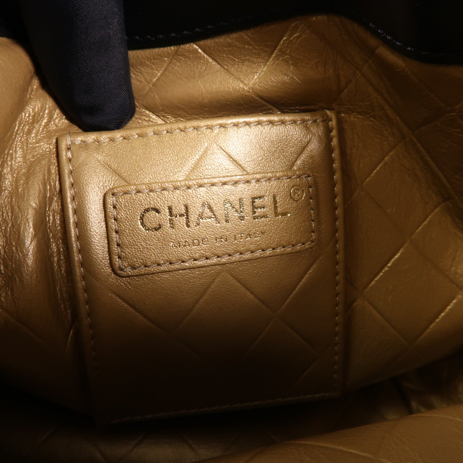 CHANEL 羊皮皮革Bucket Dranstring Bag金扣鏈帶肩背袋