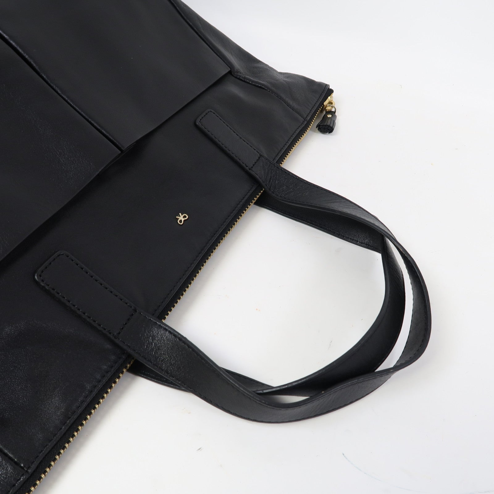 ANYA HINDMARCH 牛皮皮革Hand Bag金扣手挽袋黑色