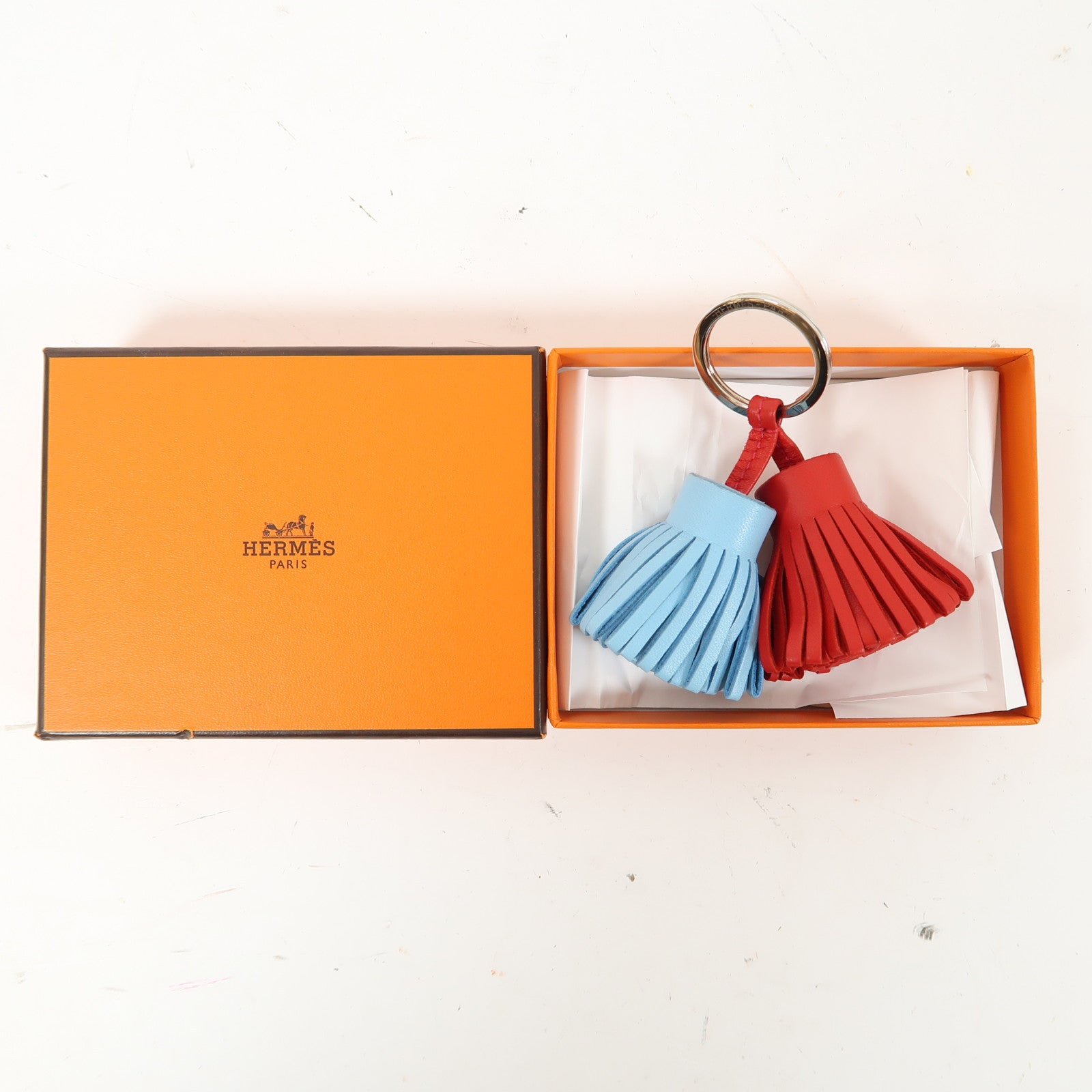 HERMES Swift皮革Double Carmen銀扣掛飾紅色/藍色