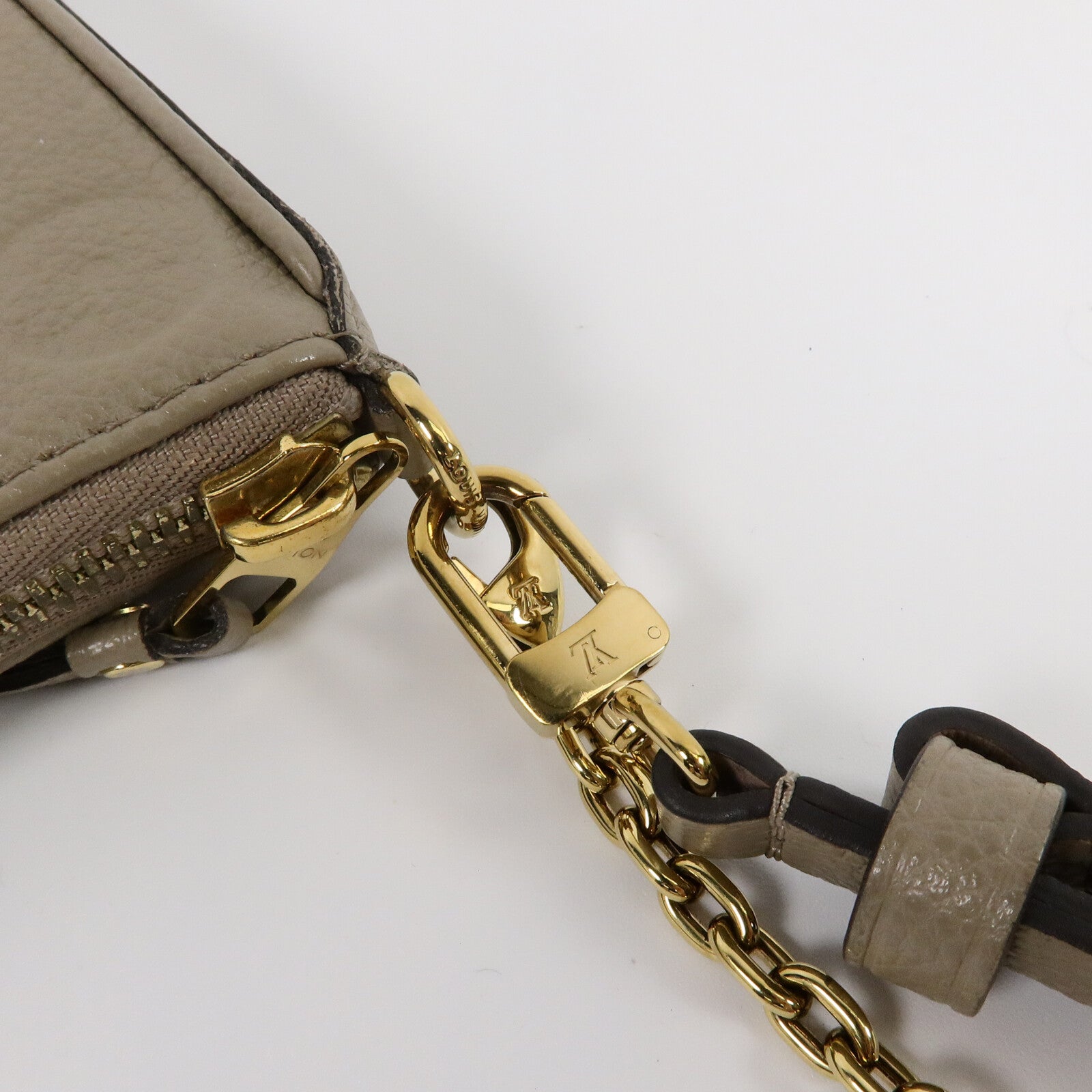 LOUIS VUITTON Monogram Empreinte Easy Pouch On Strap肩背袋