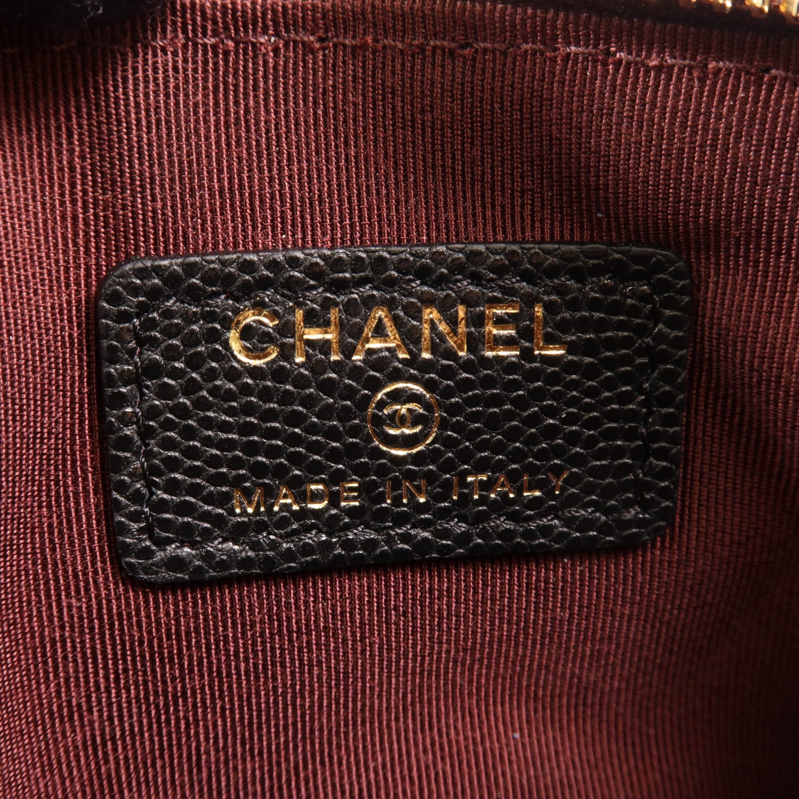 CHANEL 牛皮皮革Mini Pouch金扣手拿包