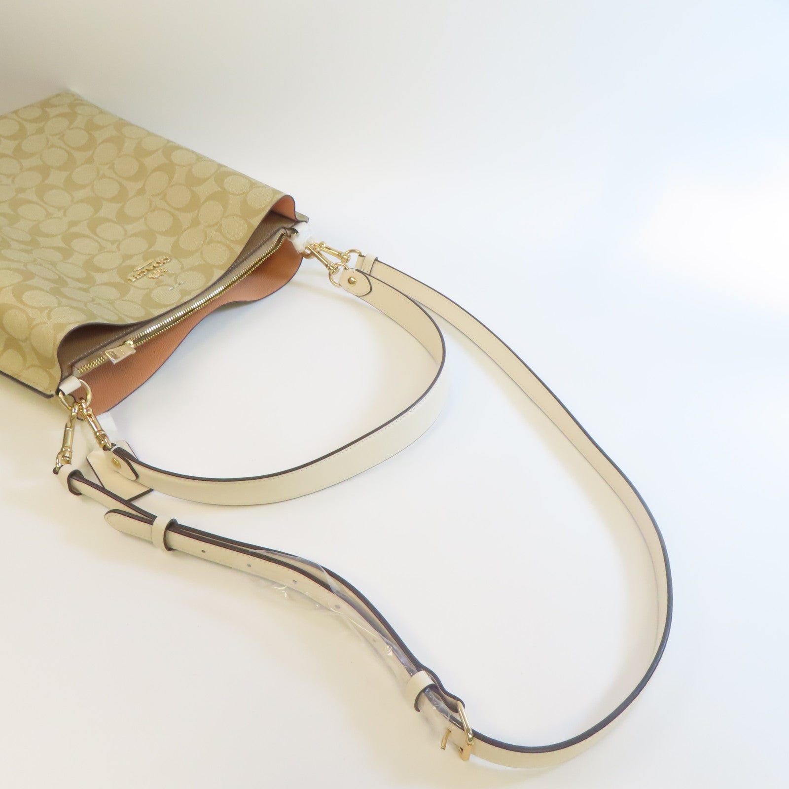 COACH 【激減優惠】塗層帆布Town Bucket Small金扣手挽肩背兩用袋米色/淺啡色