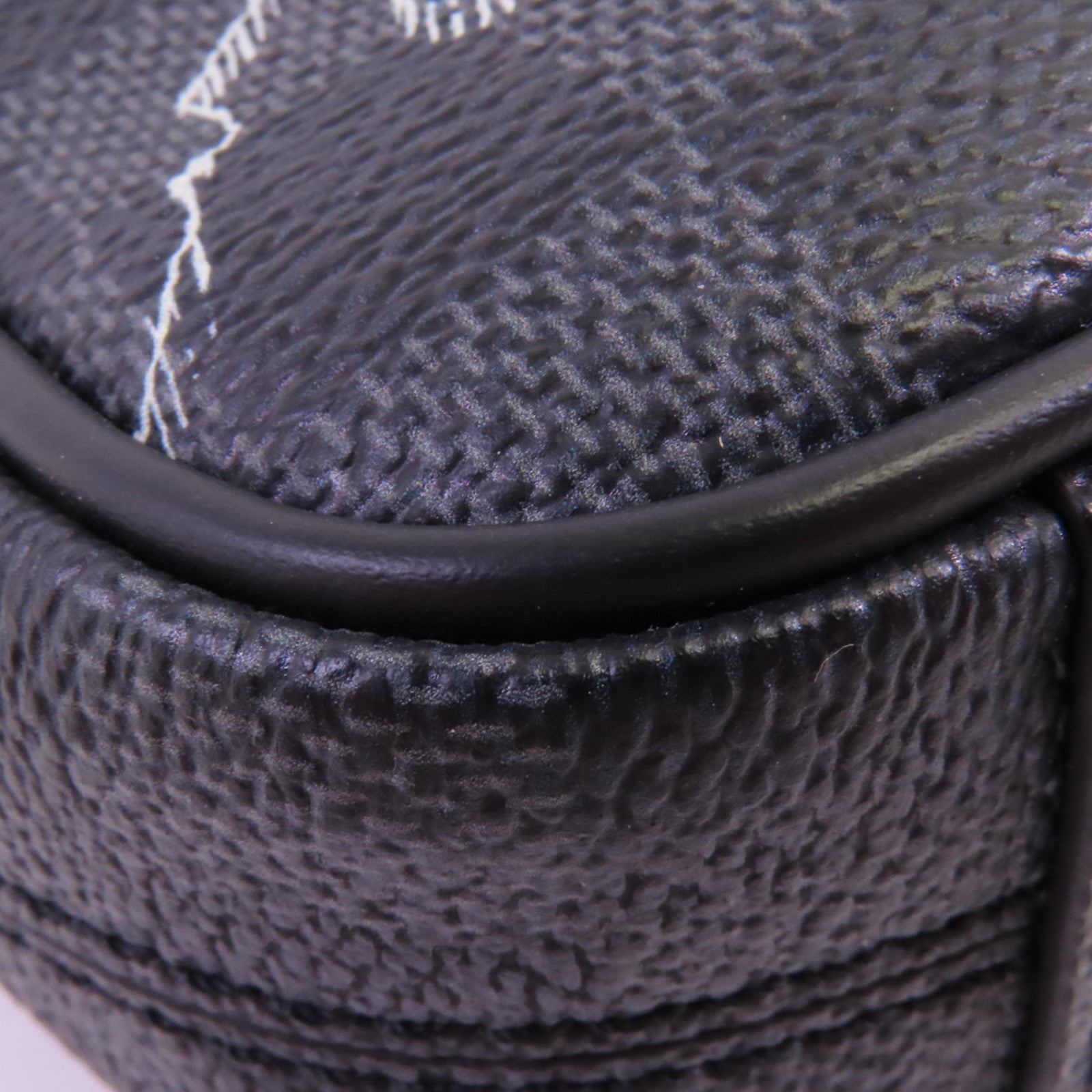 LOUIS VUITTON Damier Graphite Danube Slim肩背袋