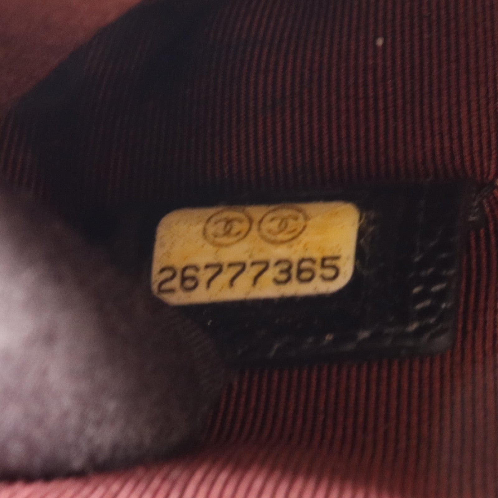 CHANEL 牛皮皮革Mini Pouch金扣手拿包