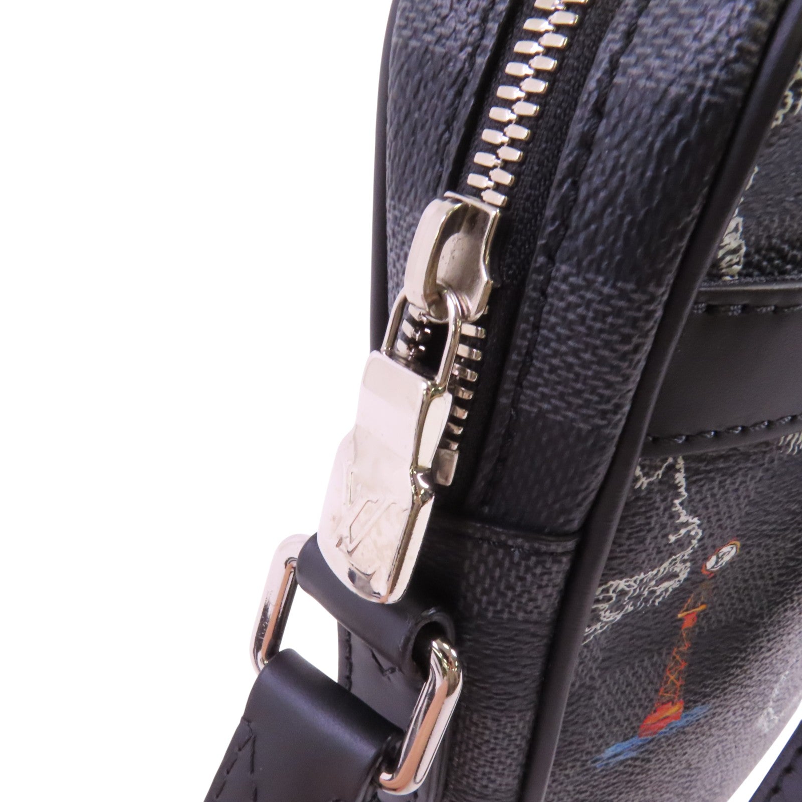LOUIS VUITTON Damier Graphite Danube Slim肩背袋