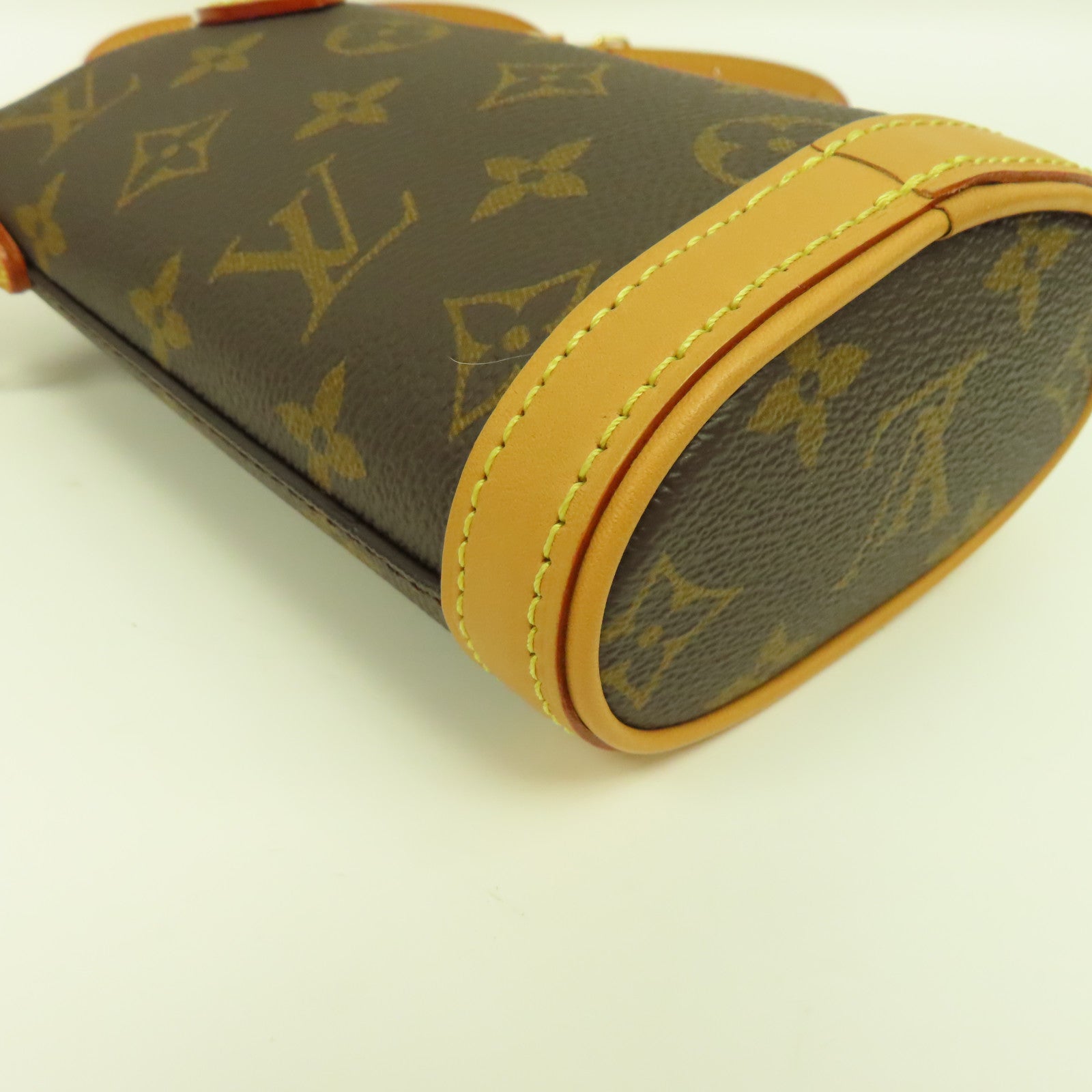 LOUIS VUITTON Monogram Fold Me Pouch金扣肩背袋啡色