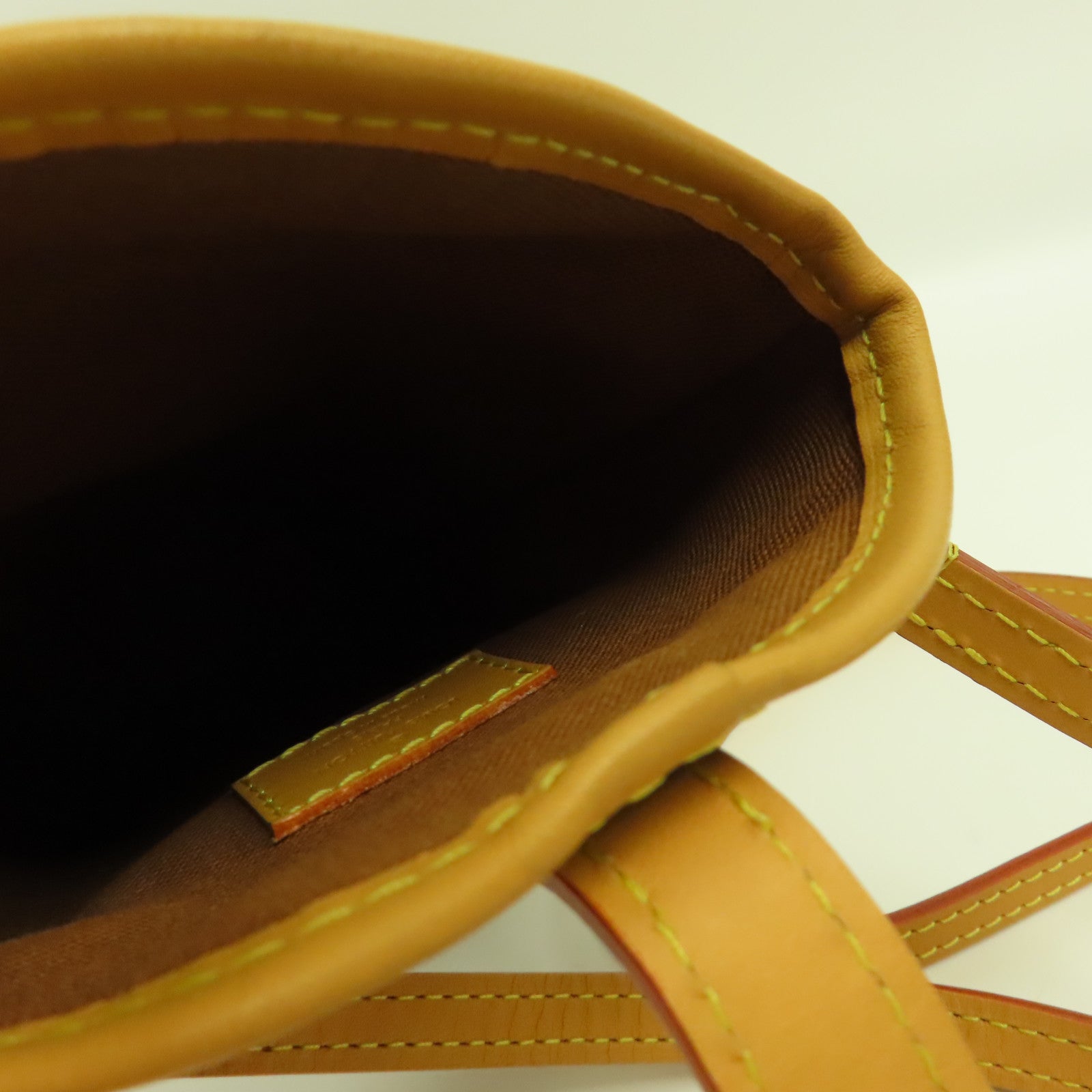 LOUIS VUITTON Monogram Fold Me Pouch金扣肩背袋啡色