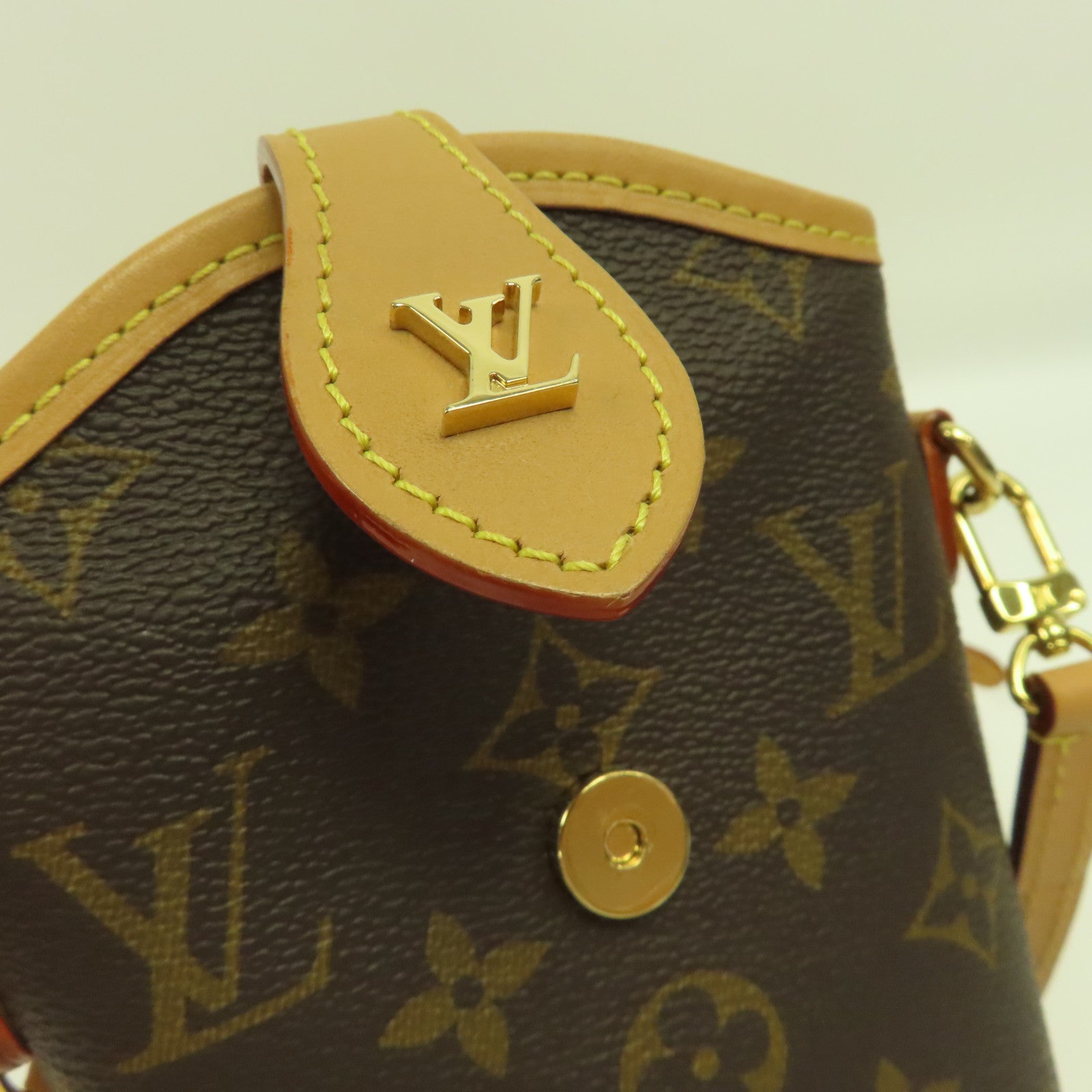 LOUIS VUITTON Monogram Fold Me Pouch金扣肩背袋啡色