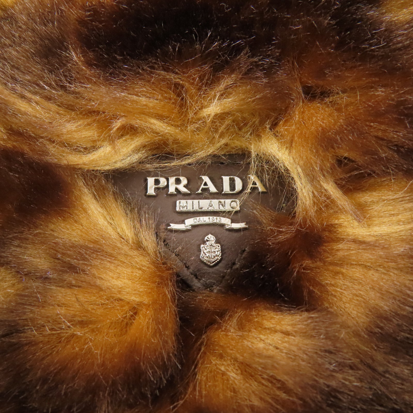 PRADA 合成毛皮Shoulder Bag銀扣鏈帶肩背袋
