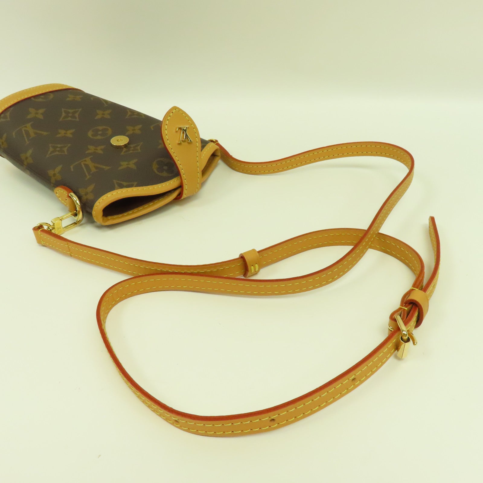 LOUIS VUITTON Monogram Fold Me Pouch金扣肩背袋啡色