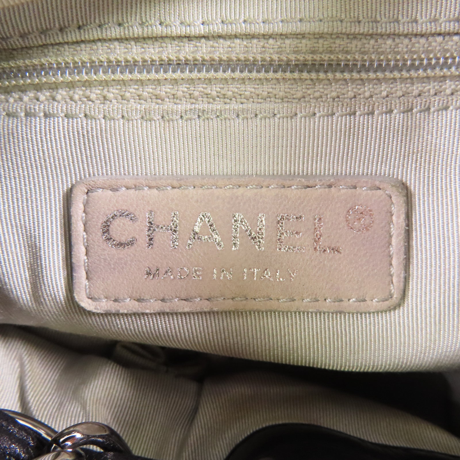 CHANEL 牛皮皮革Shoulder Bag銀扣肩背袋