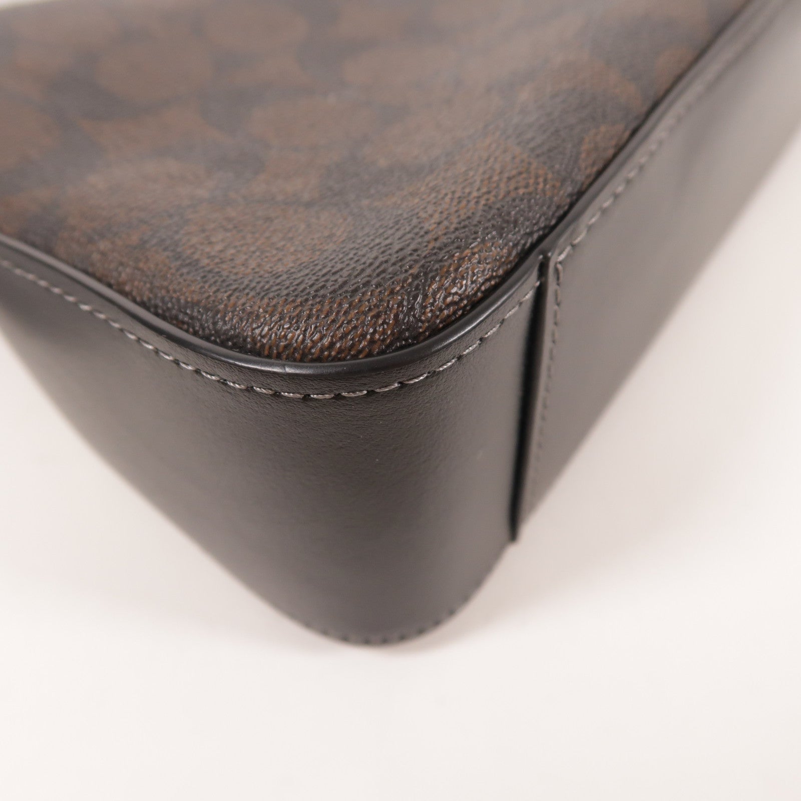 COACH 塗層帆布Shoulder Bag金扣肩背袋