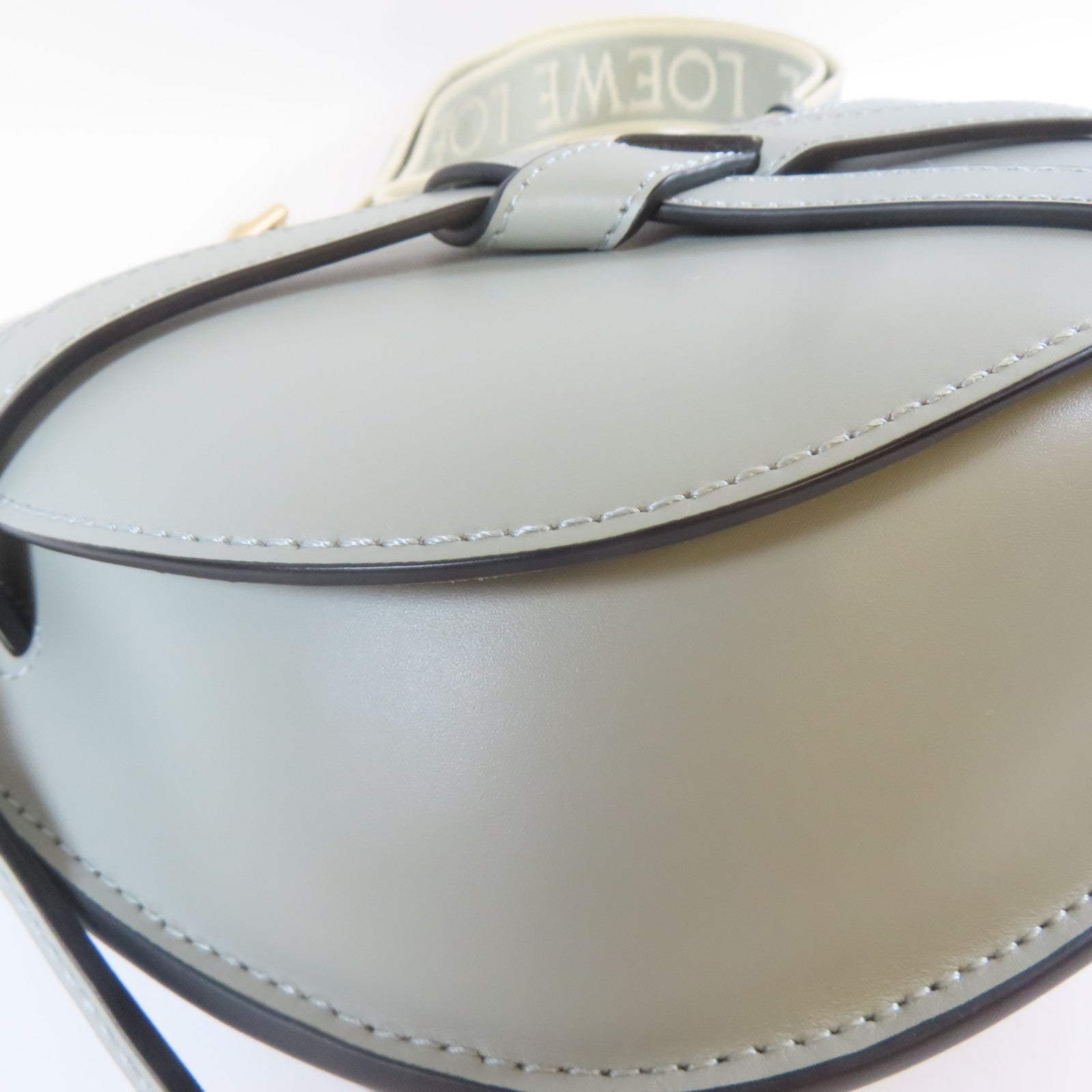 LOEWE 牛皮皮革Small Gate Bag金扣肩背袋灰色