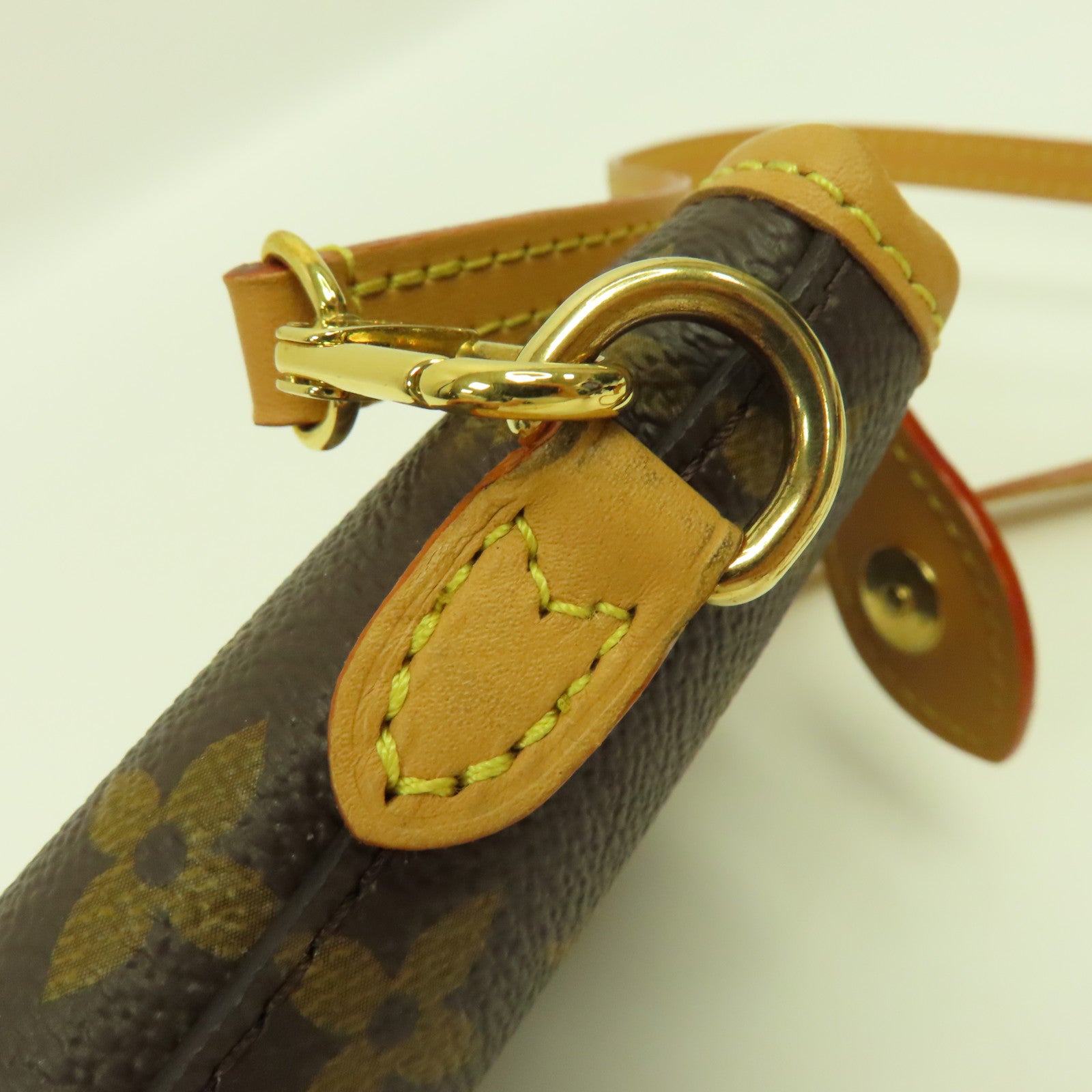 LOUIS VUITTON Monogram Fold Me Pouch金扣肩背袋啡色