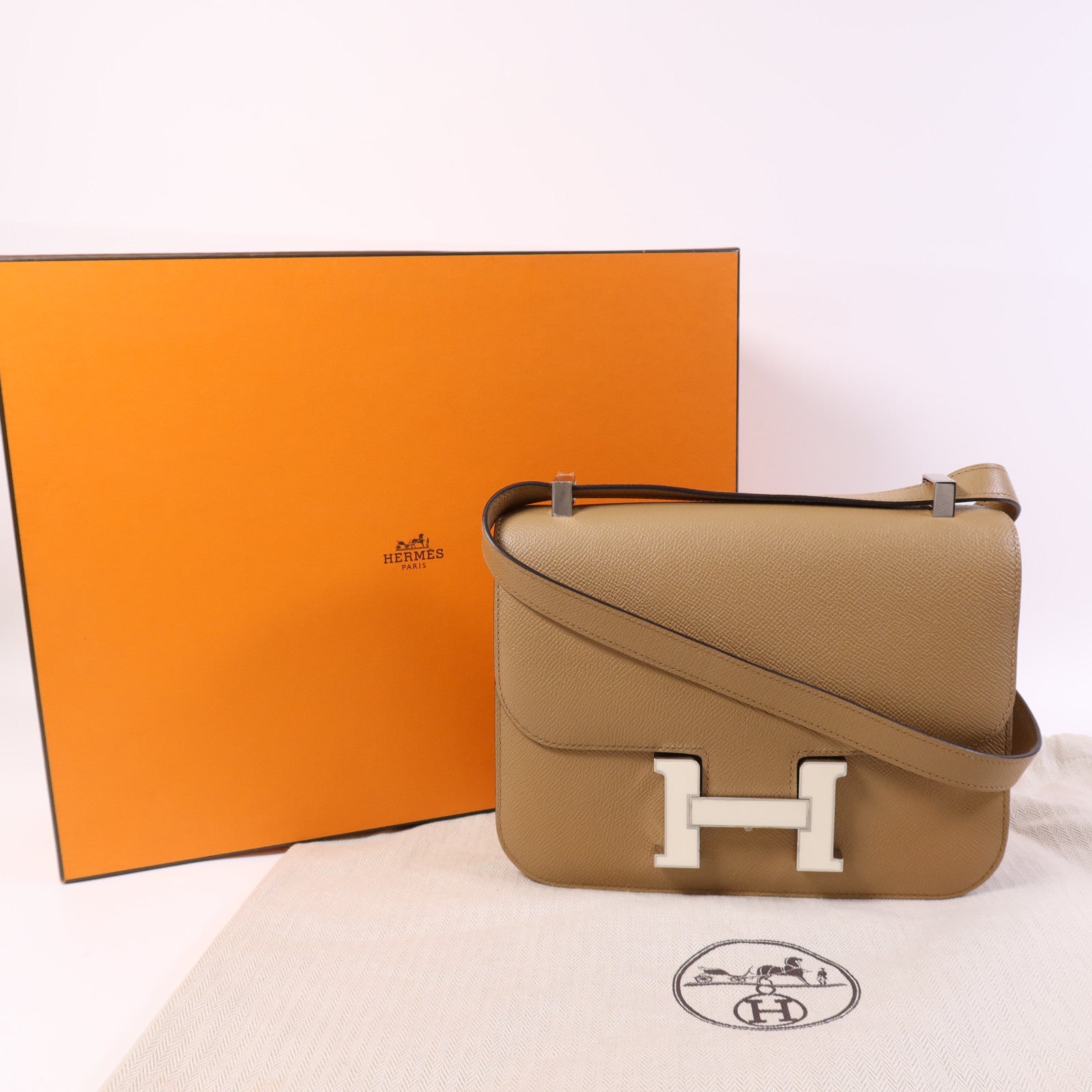 HERMES Epsom皮革Constance 24銀扣肩背袋Chai