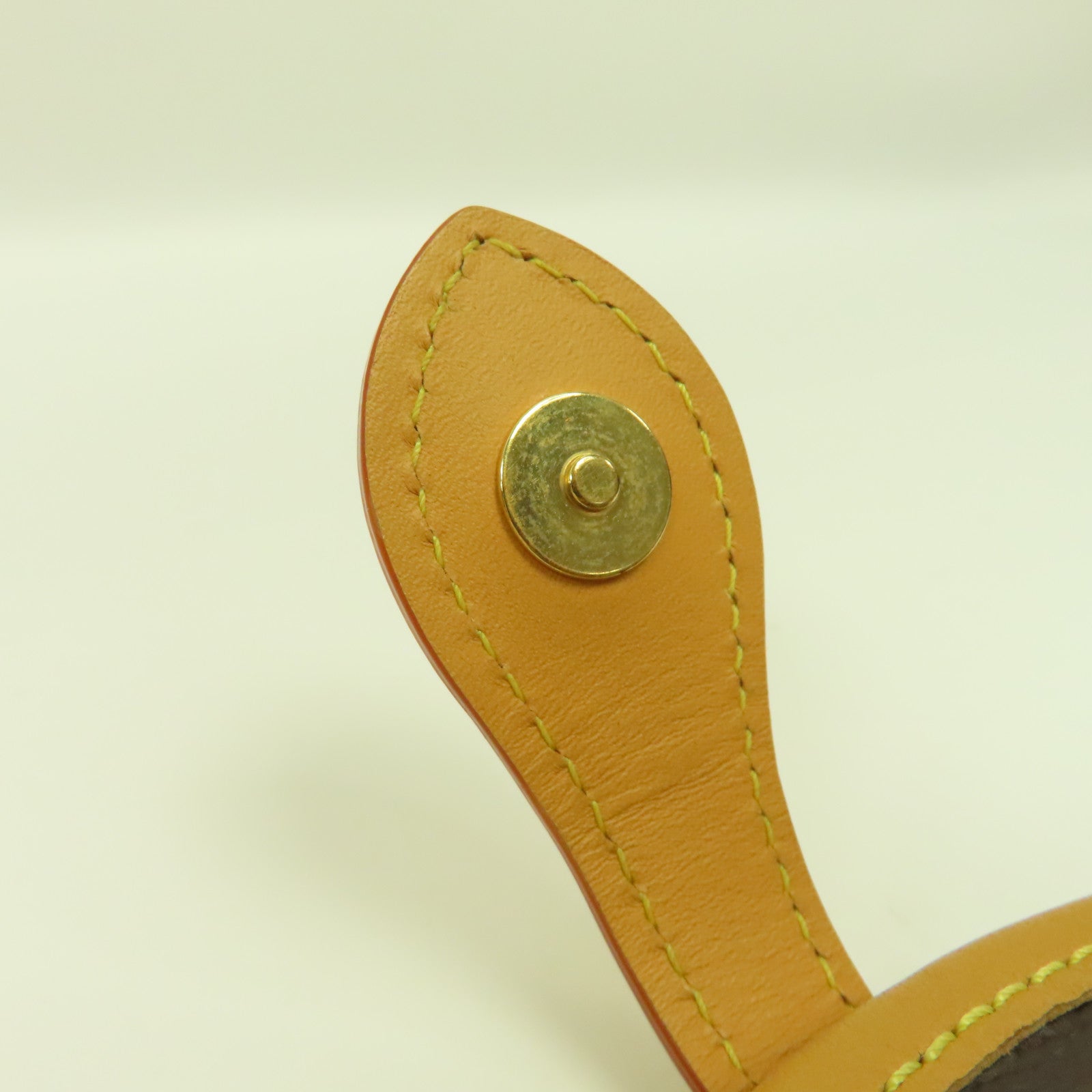 LOUIS VUITTON Monogram Fold Me Pouch金扣肩背袋啡色